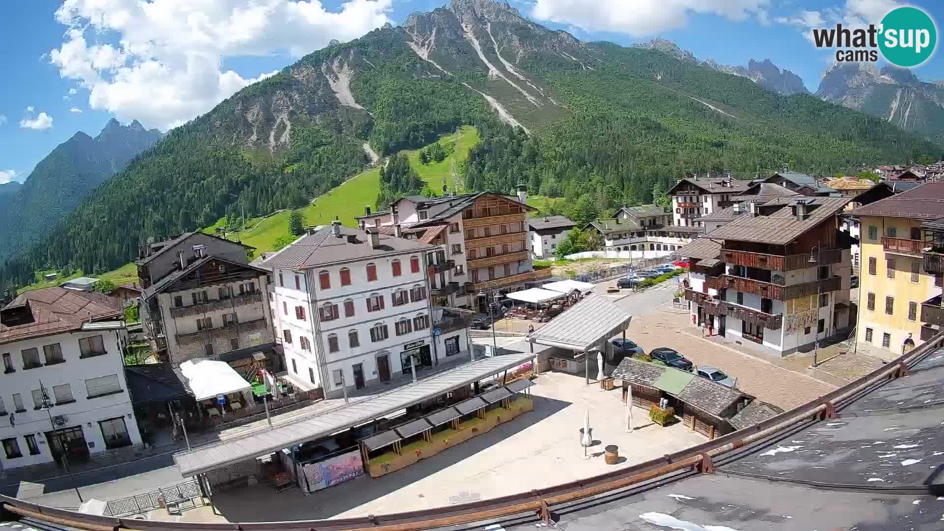 Piazza centrale di Forni di Sopra
