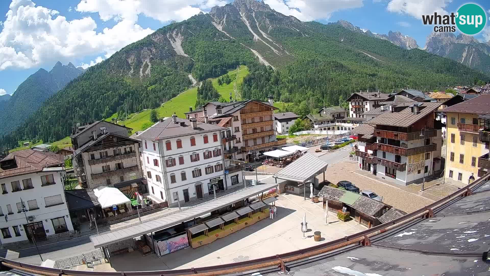 Piazza centrale di Forni di Sopra