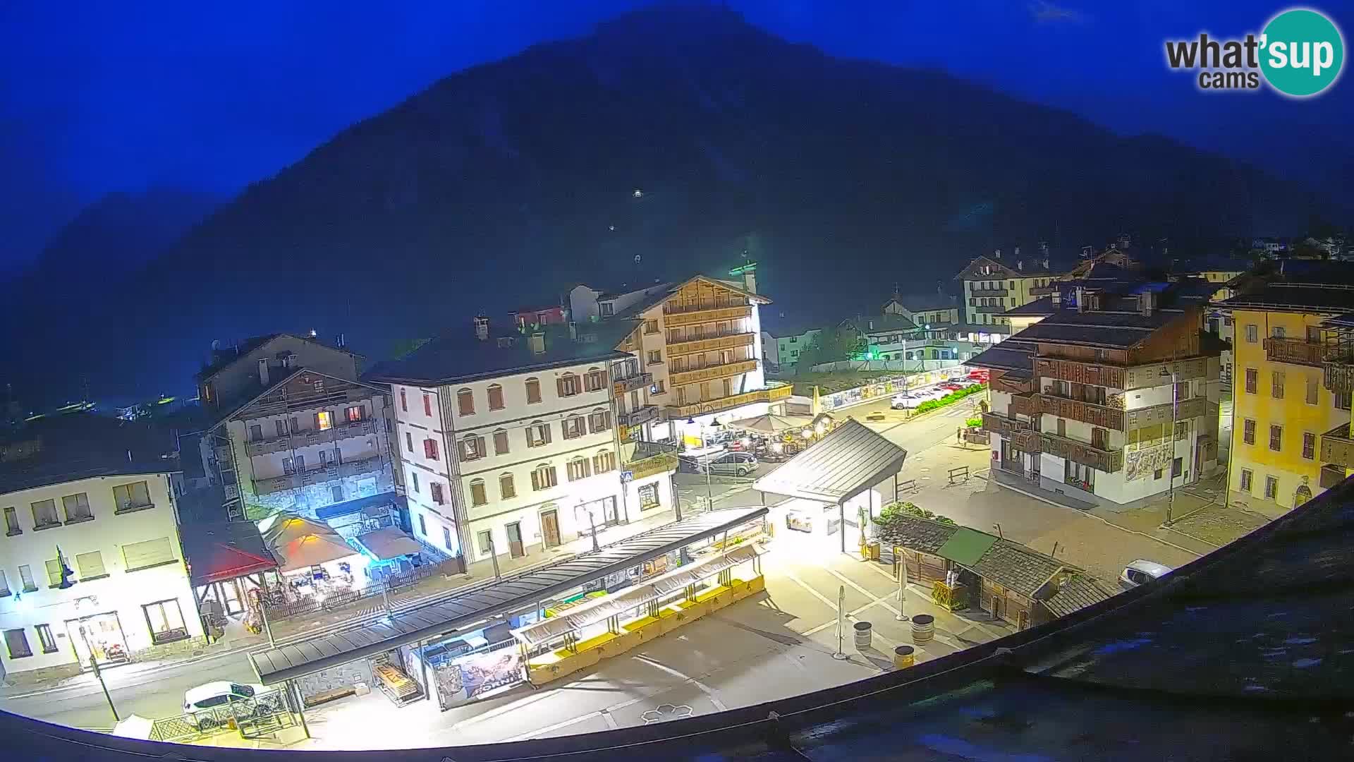 Plaza principal de Forni di Sopra