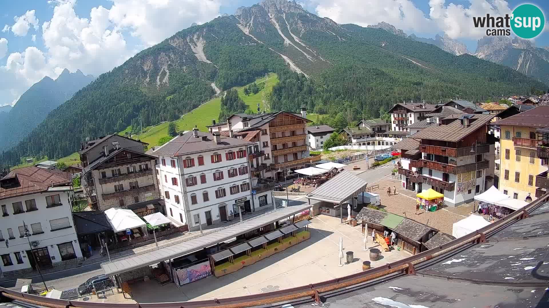 Piazza centrale di Forni di Sopra