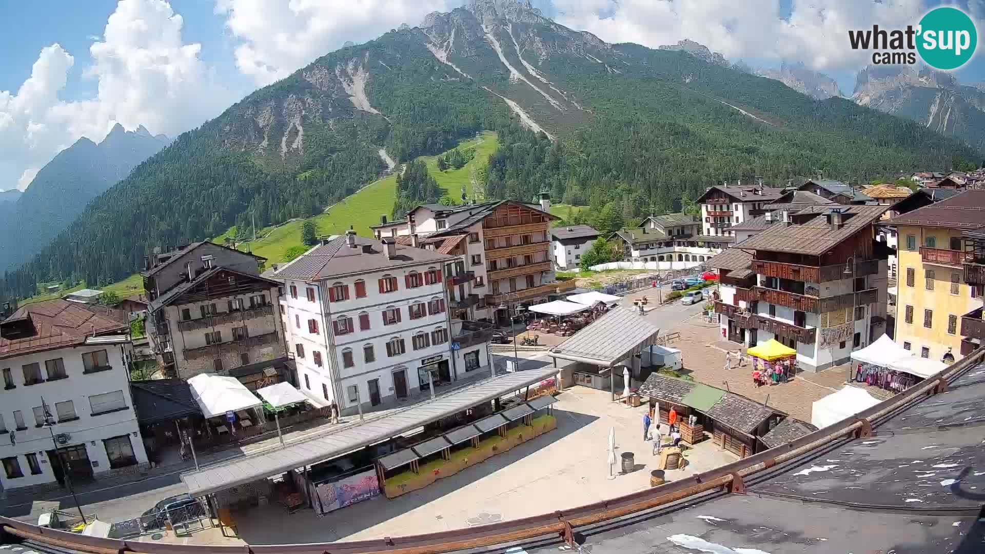 Plaza principal de Forni di Sopra
