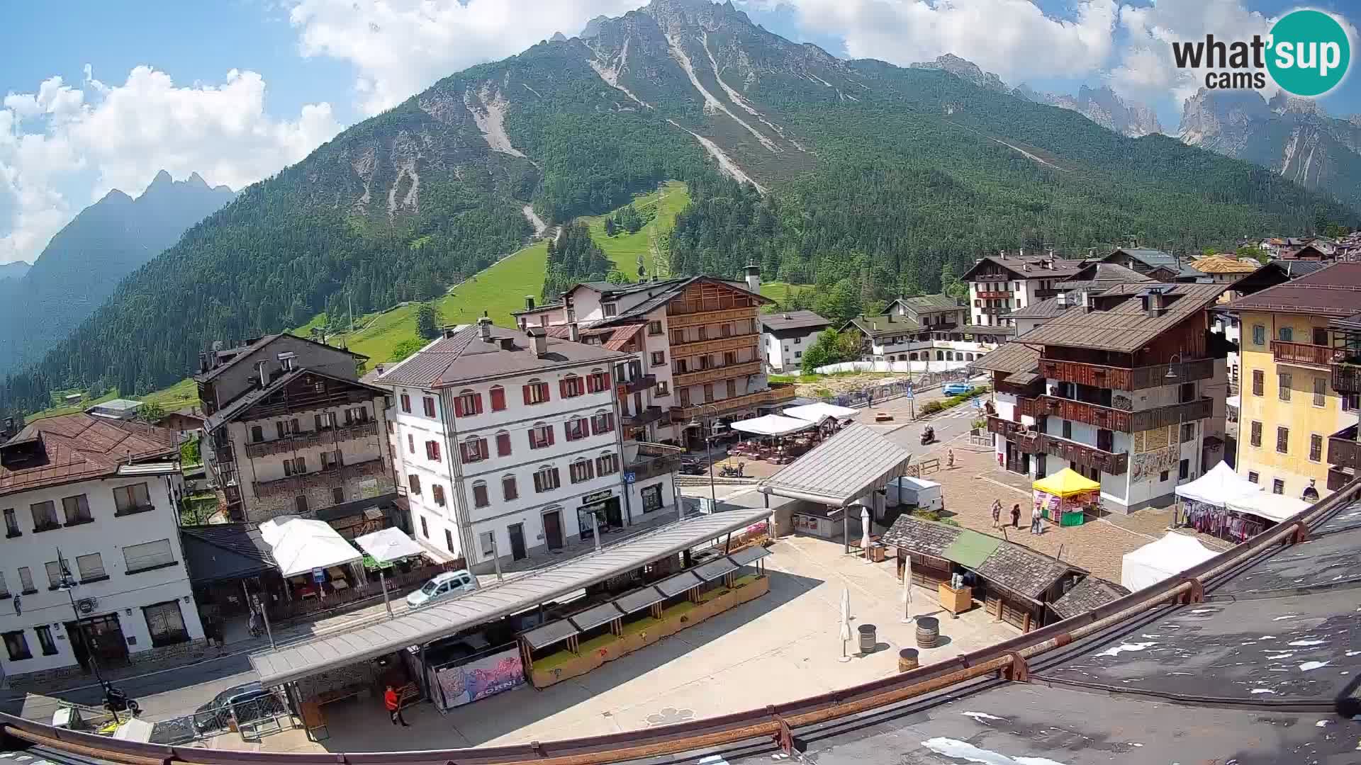 Piazza centrale di Forni di Sopra