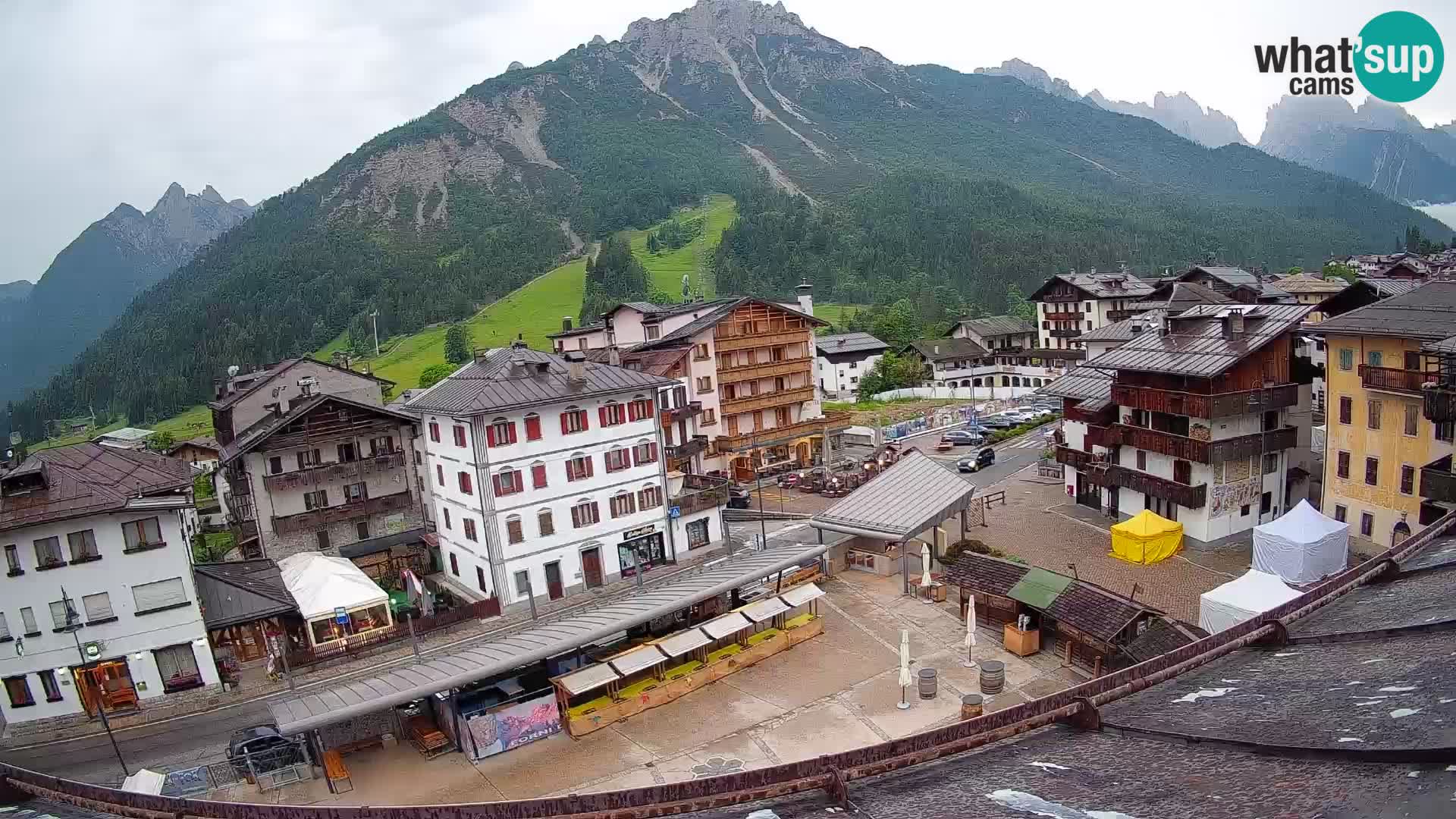 Piazza centrale di Forni di Sopra