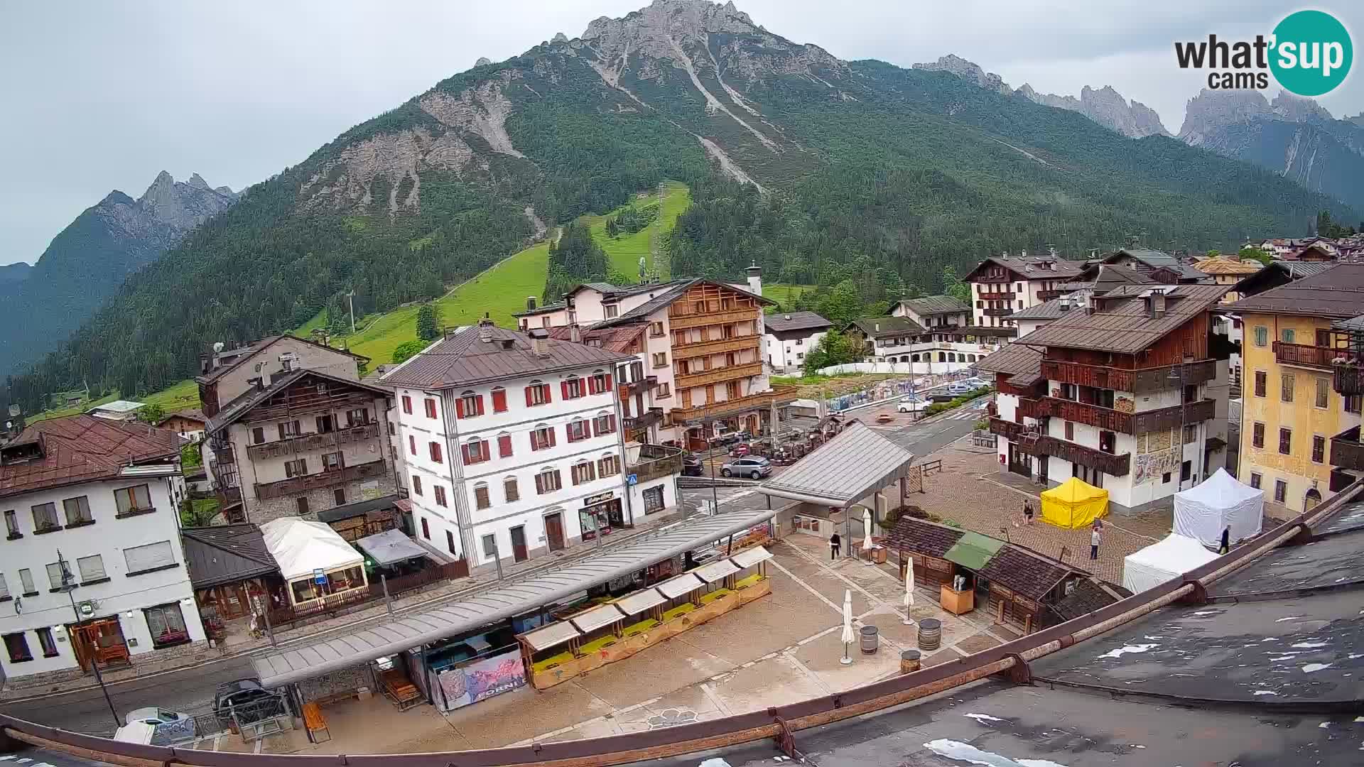 Piazza centrale di Forni di Sopra