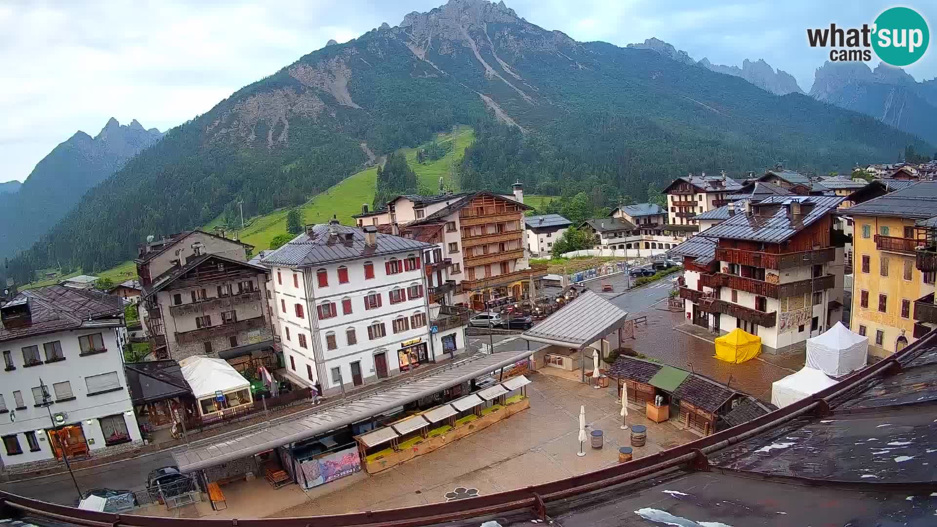 Plaza principal de Forni di Sopra