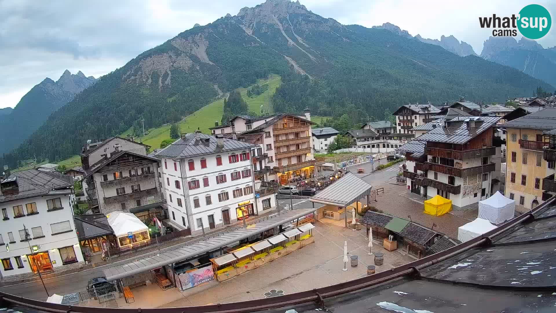 Piazza centrale di Forni di Sopra