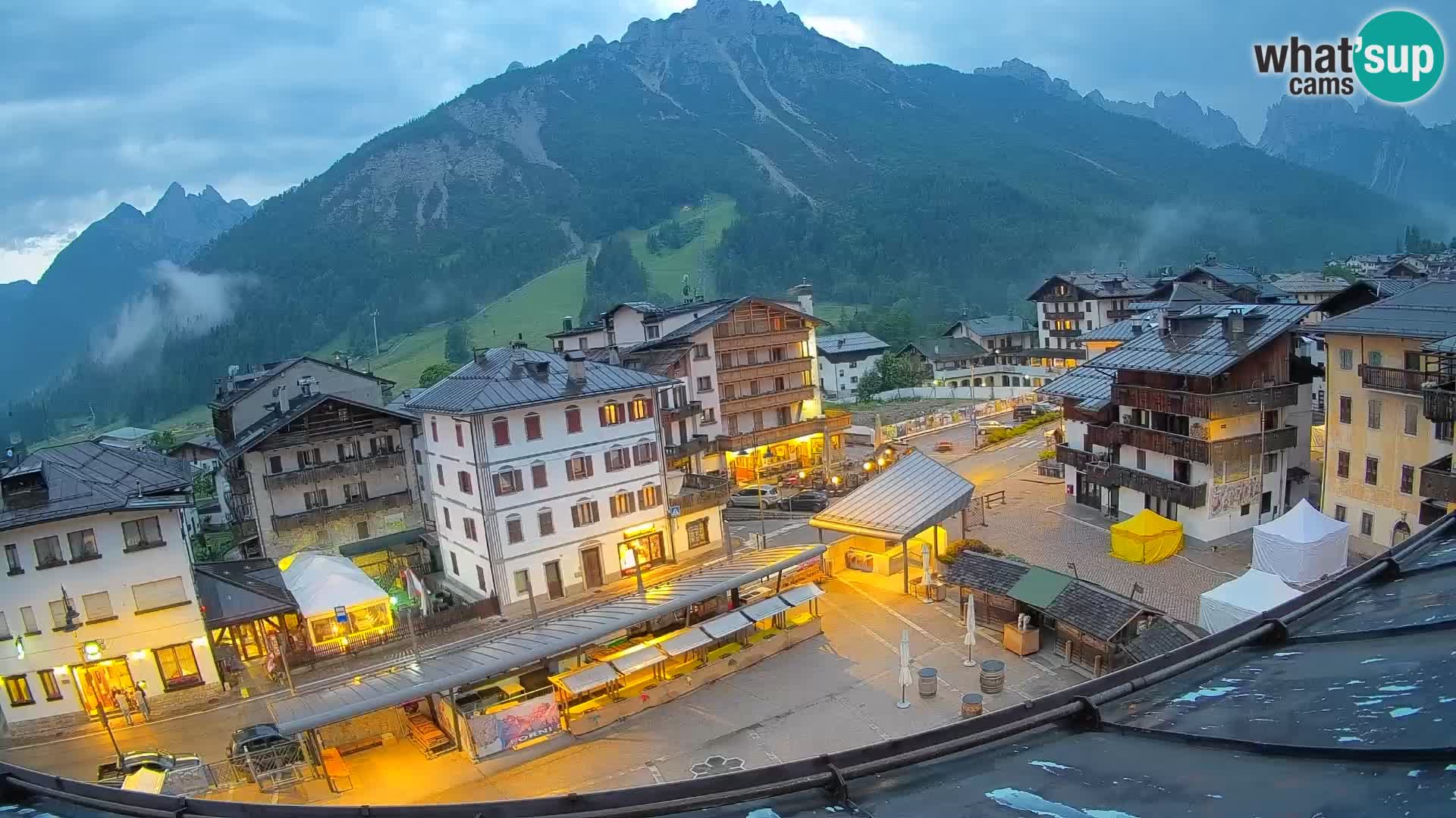 Piazza centrale di Forni di Sopra