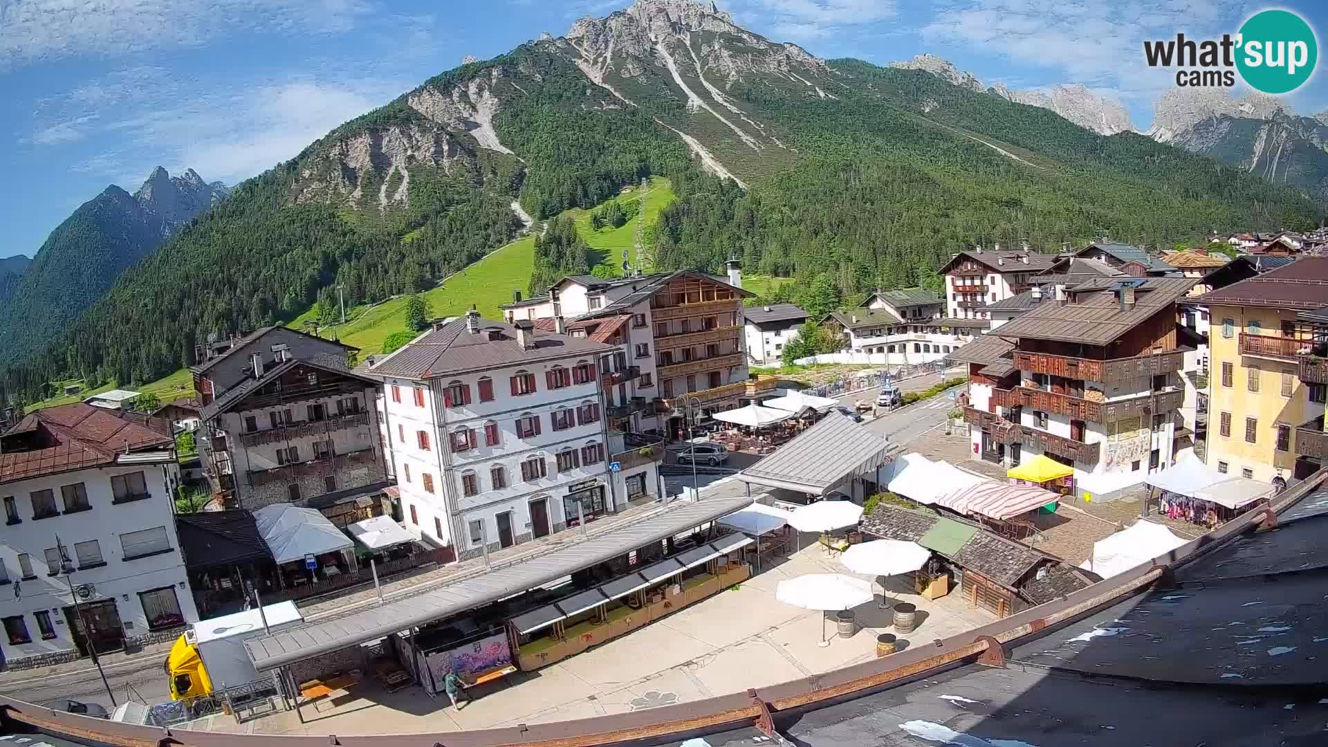 Piazza centrale di Forni di Sopra