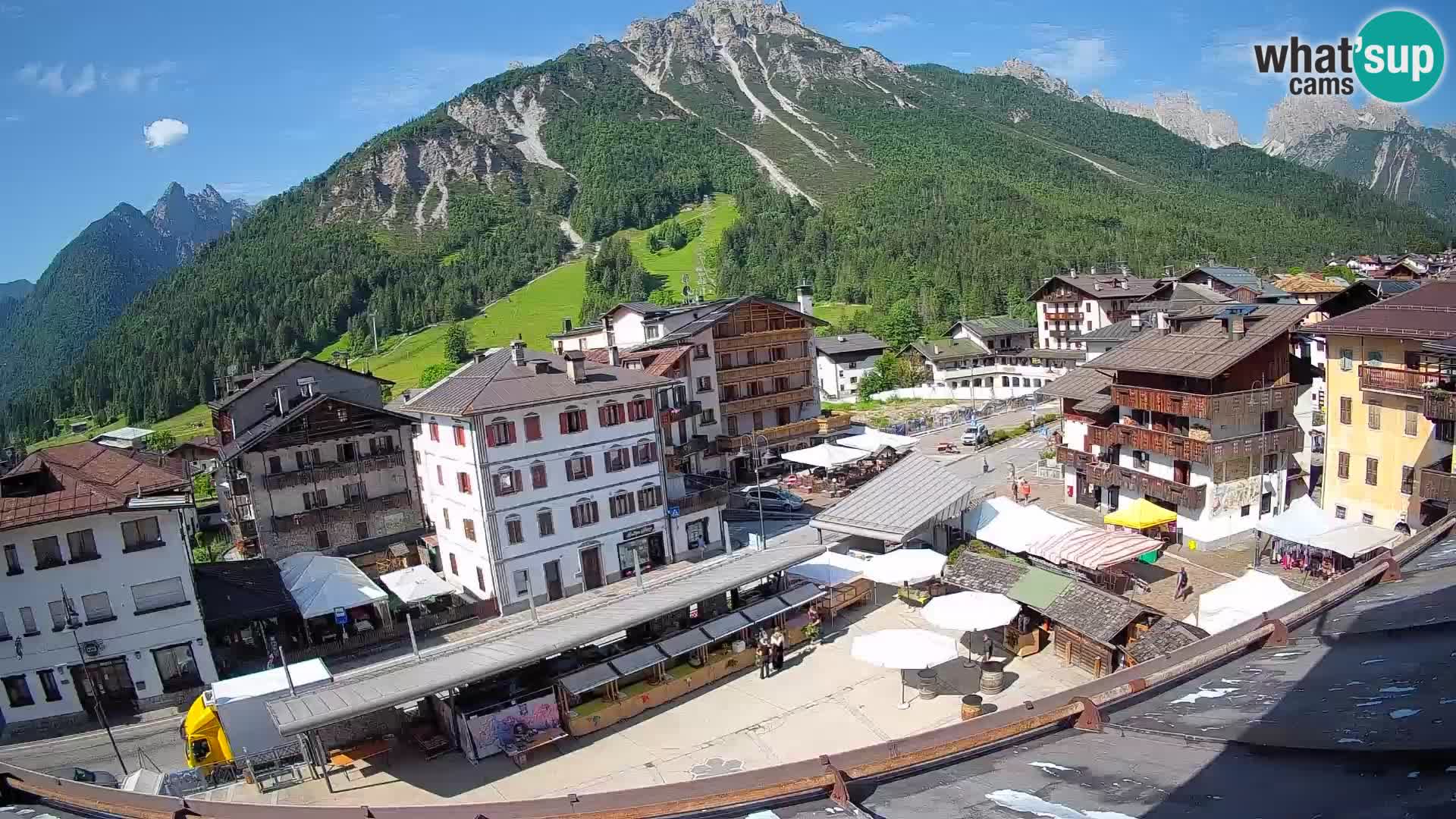 Piazza centrale di Forni di Sopra