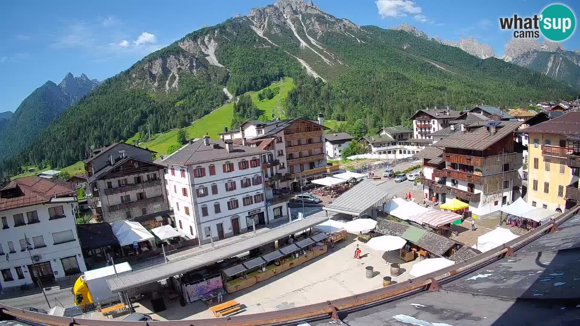 Piazza centrale di Forni di Sopra