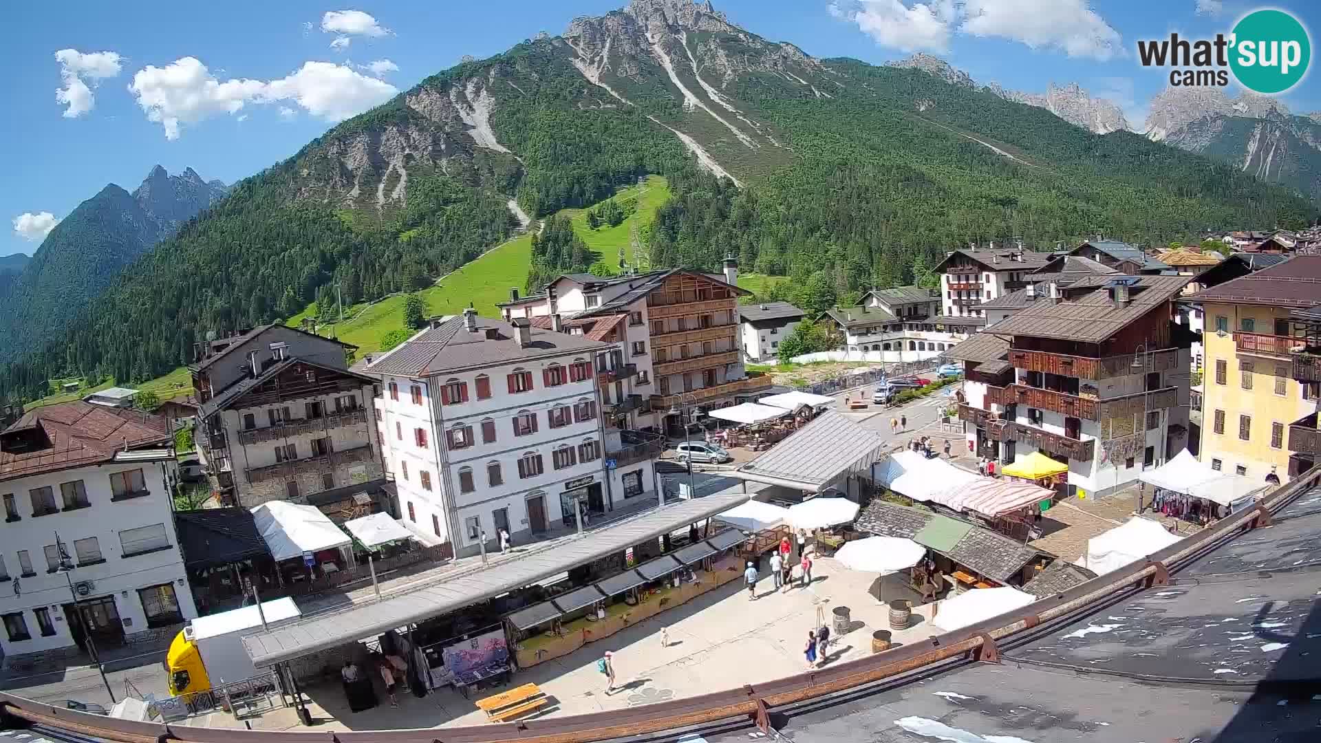 Piazza centrale di Forni di Sopra