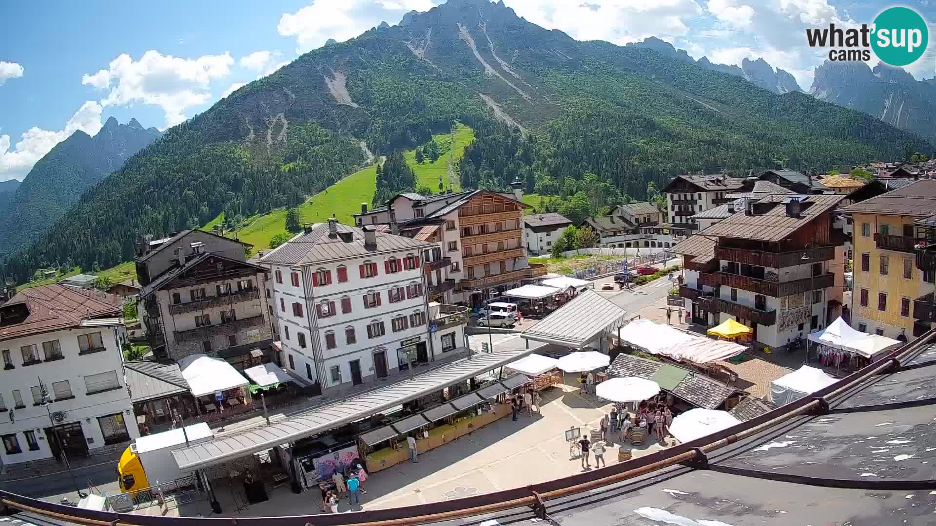 Plaza principal de Forni di Sopra