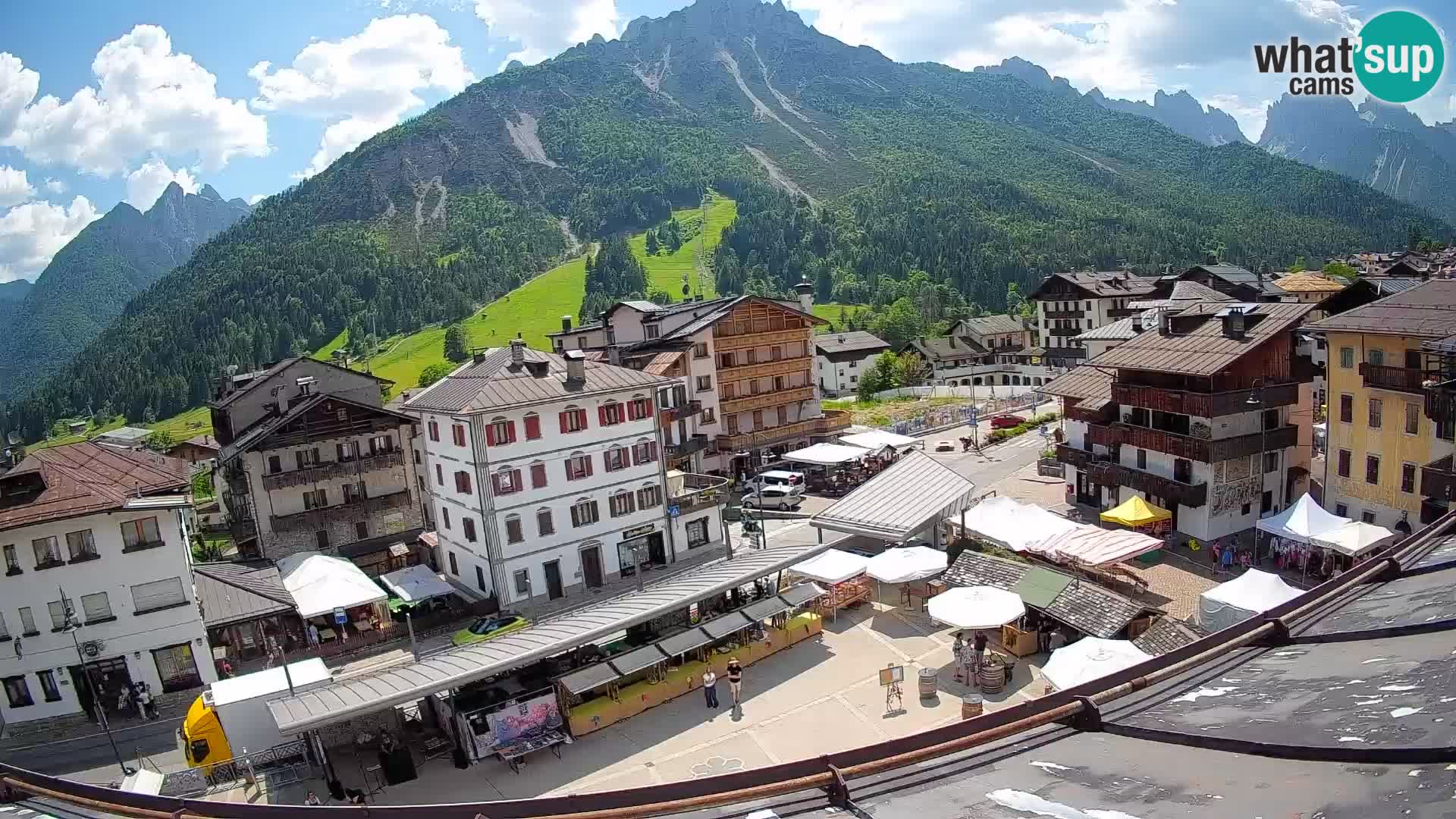 Hauptplatz von Forni di Sopra