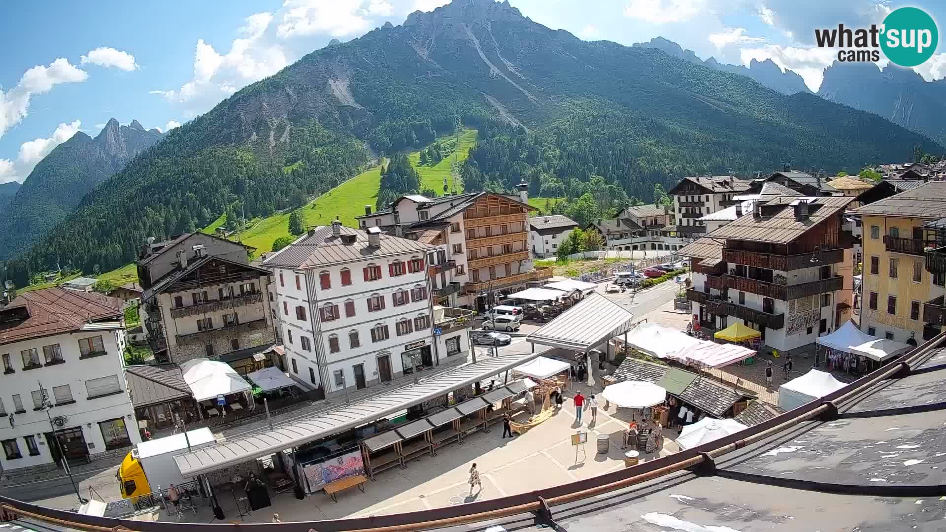 Hauptplatz von Forni di Sopra