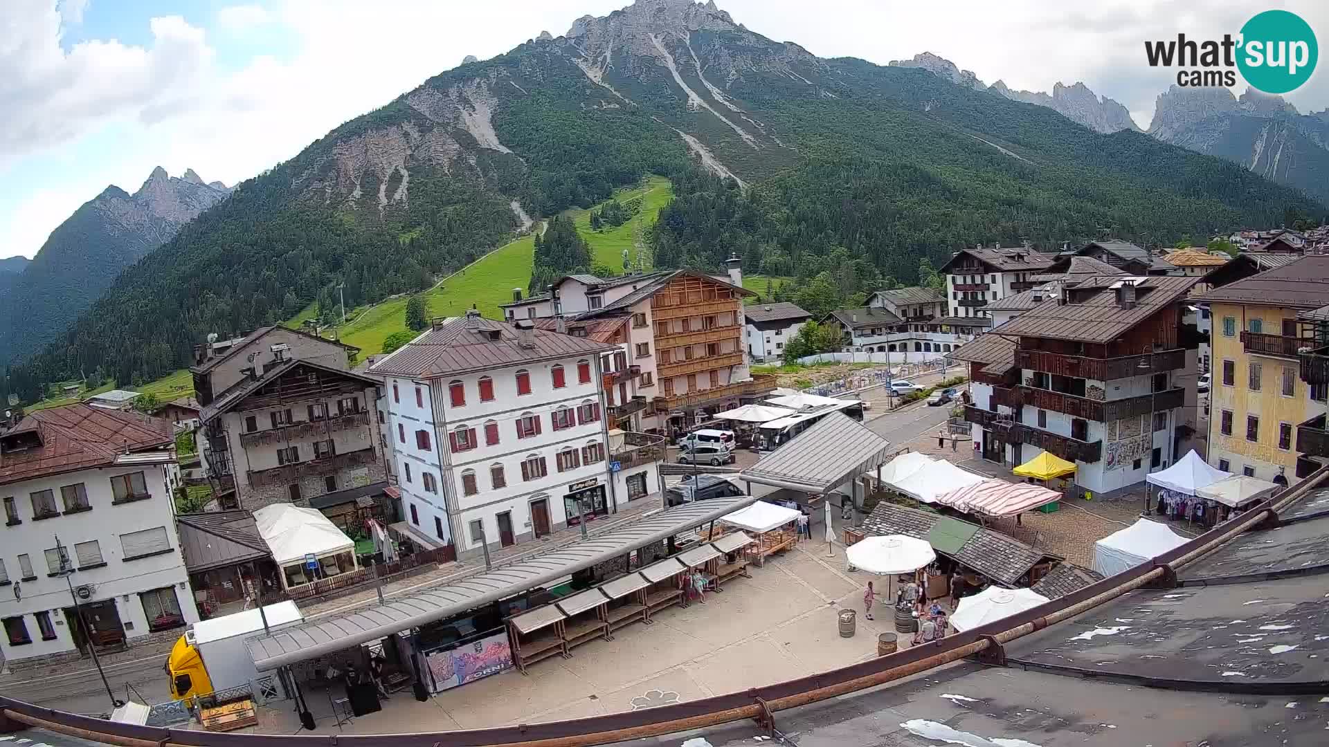 Piazza centrale di Forni di Sopra