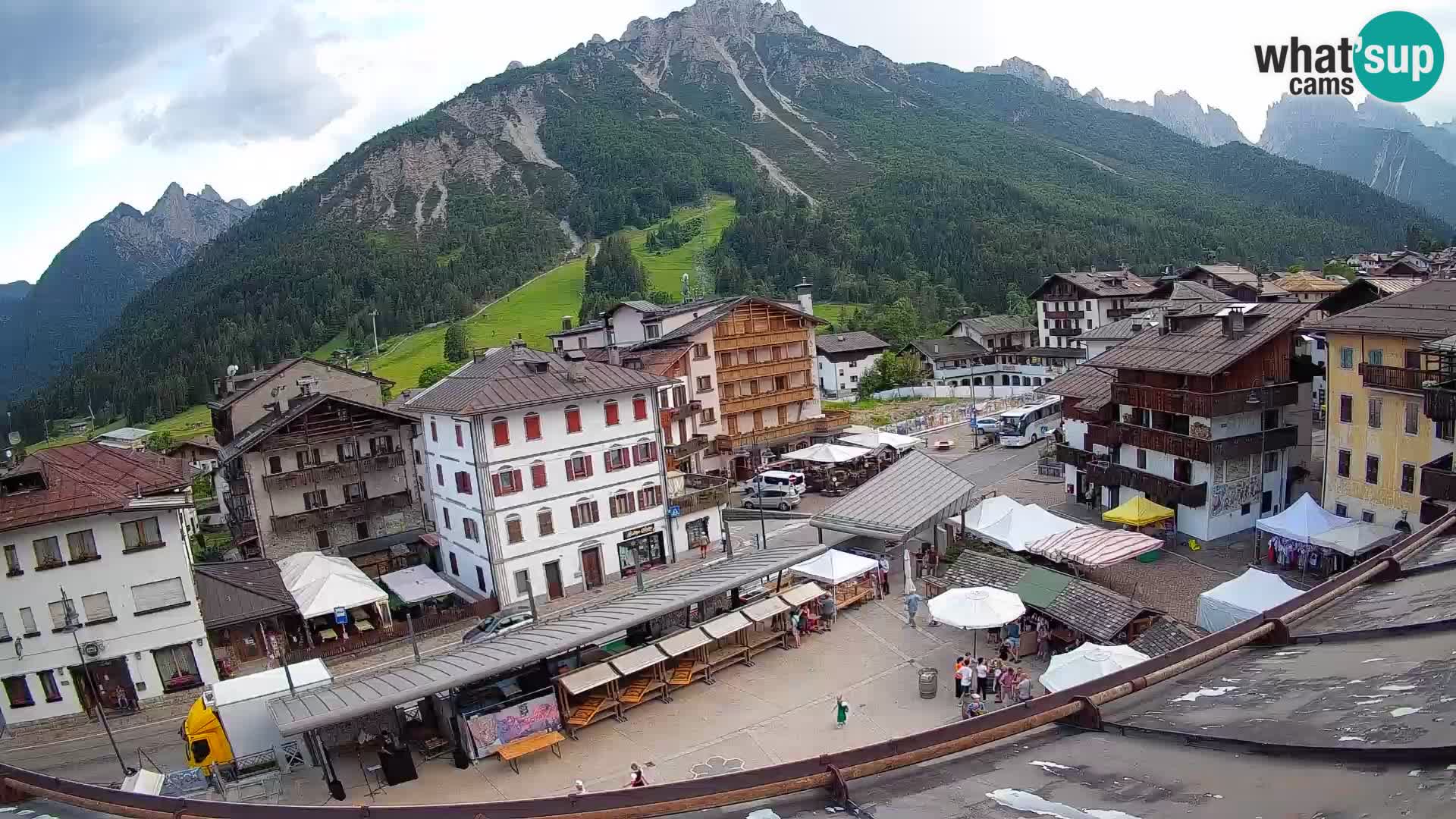 Piazza centrale di Forni di Sopra