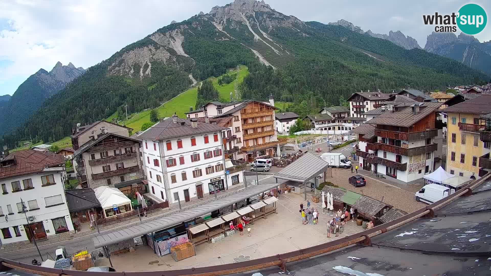 Piazza centrale di Forni di Sopra