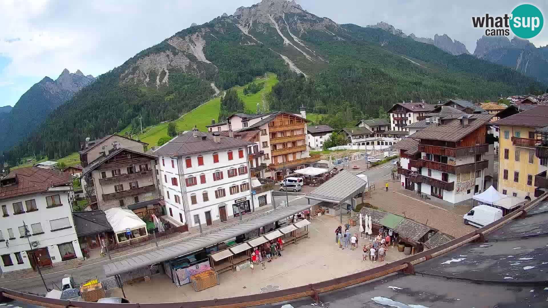Plaza principal de Forni di Sopra