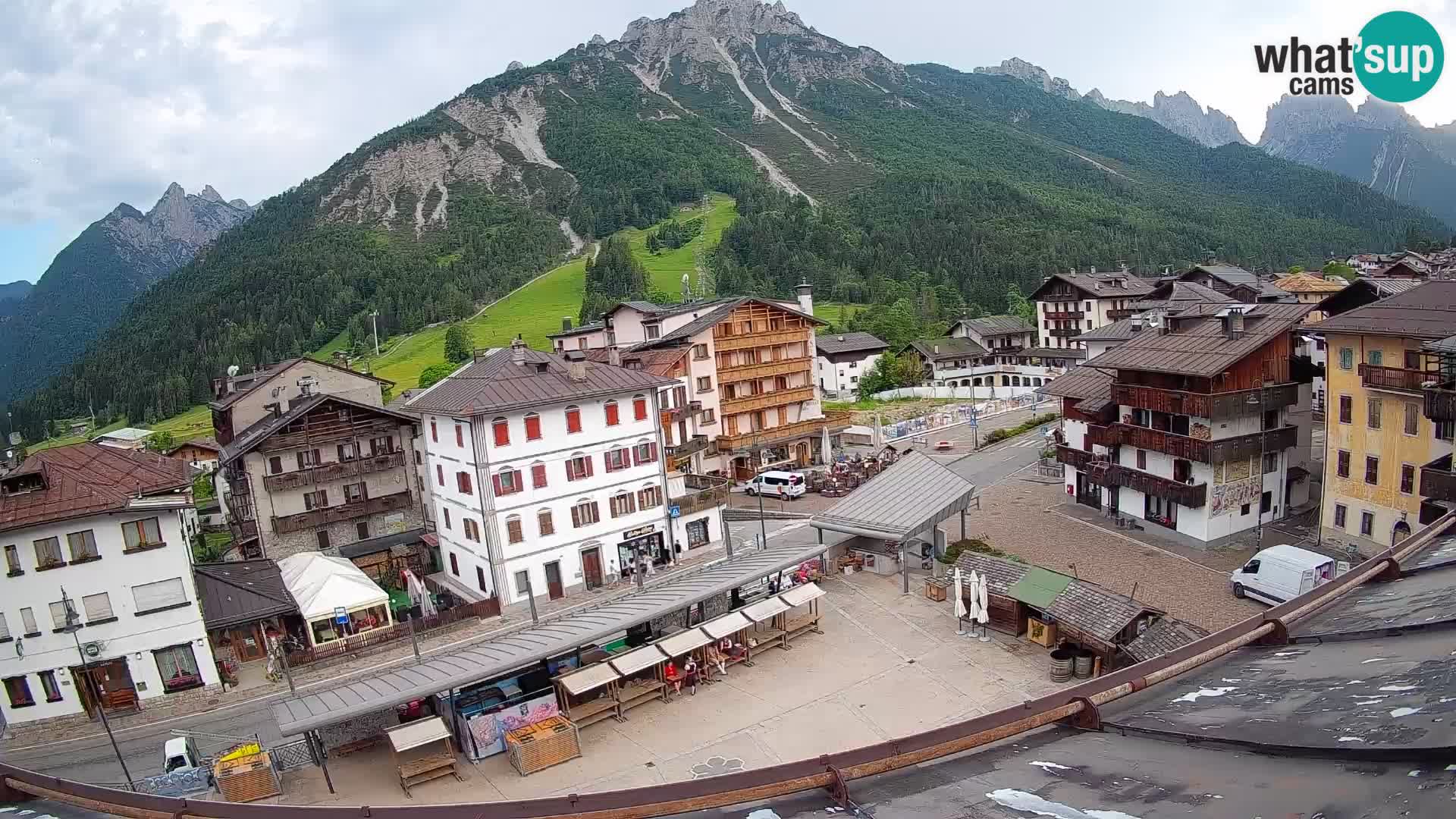 Piazza centrale di Forni di Sopra