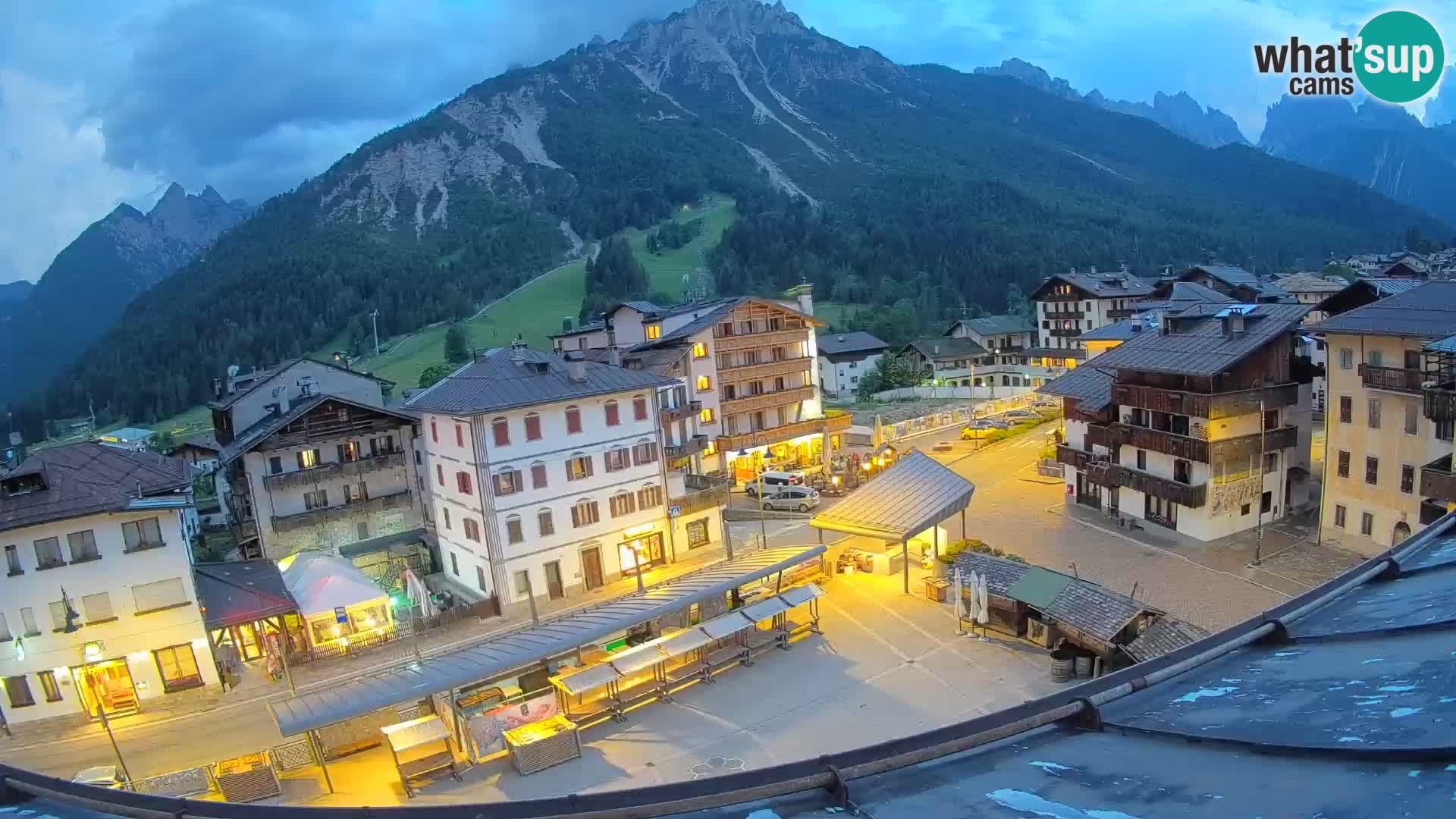 Plaza principal de Forni di Sopra