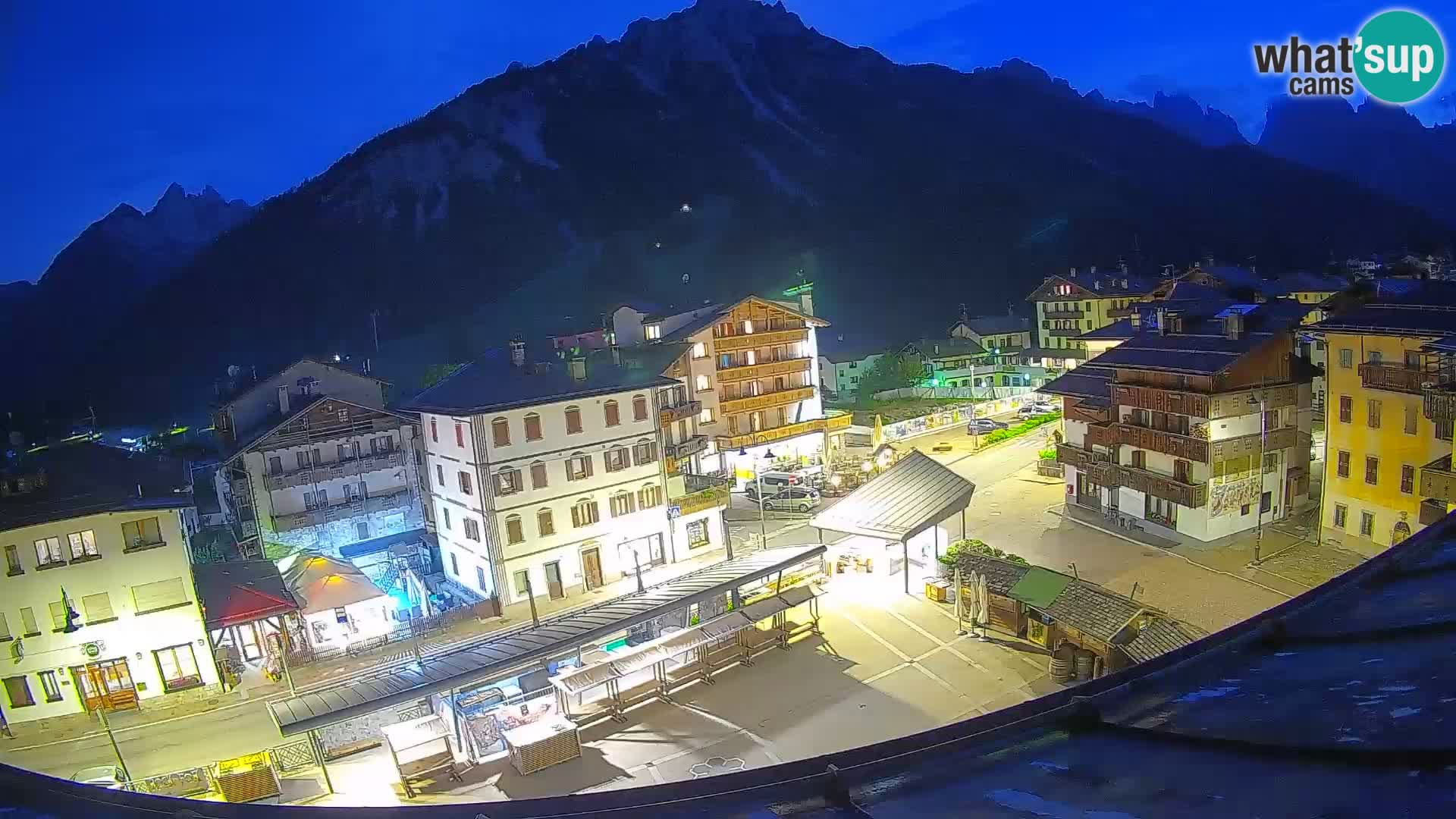 Plaza principal de Forni di Sopra