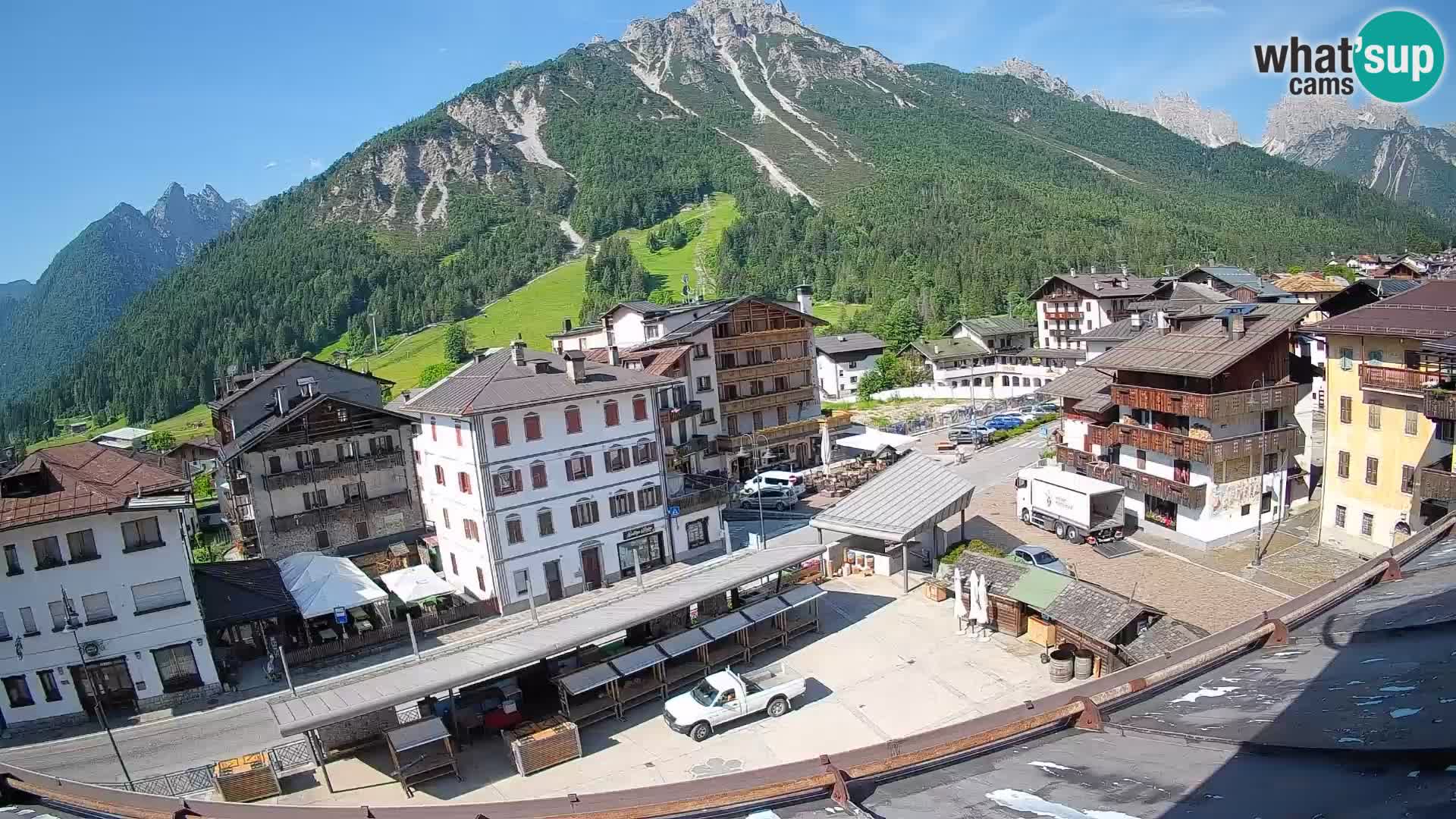Plaza principal de Forni di Sopra