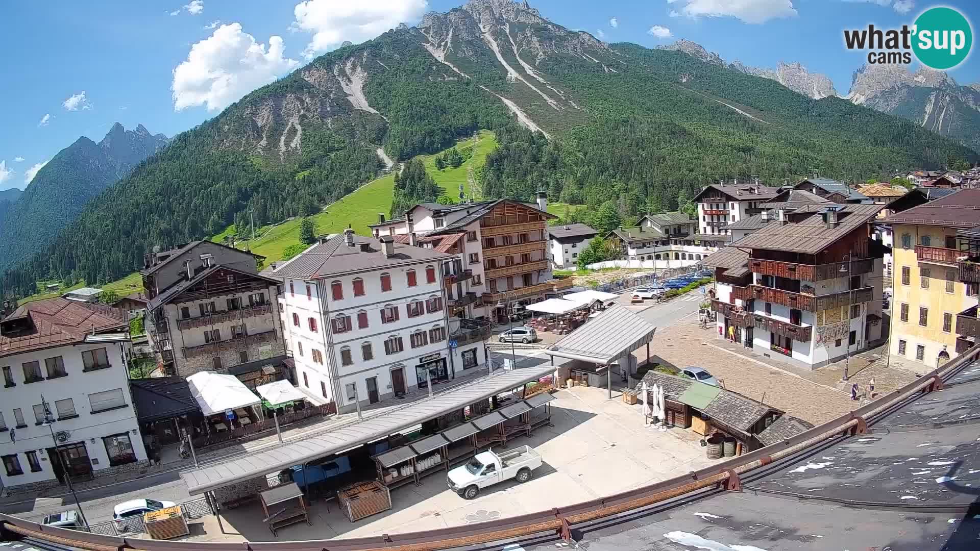 Plaza principal de Forni di Sopra
