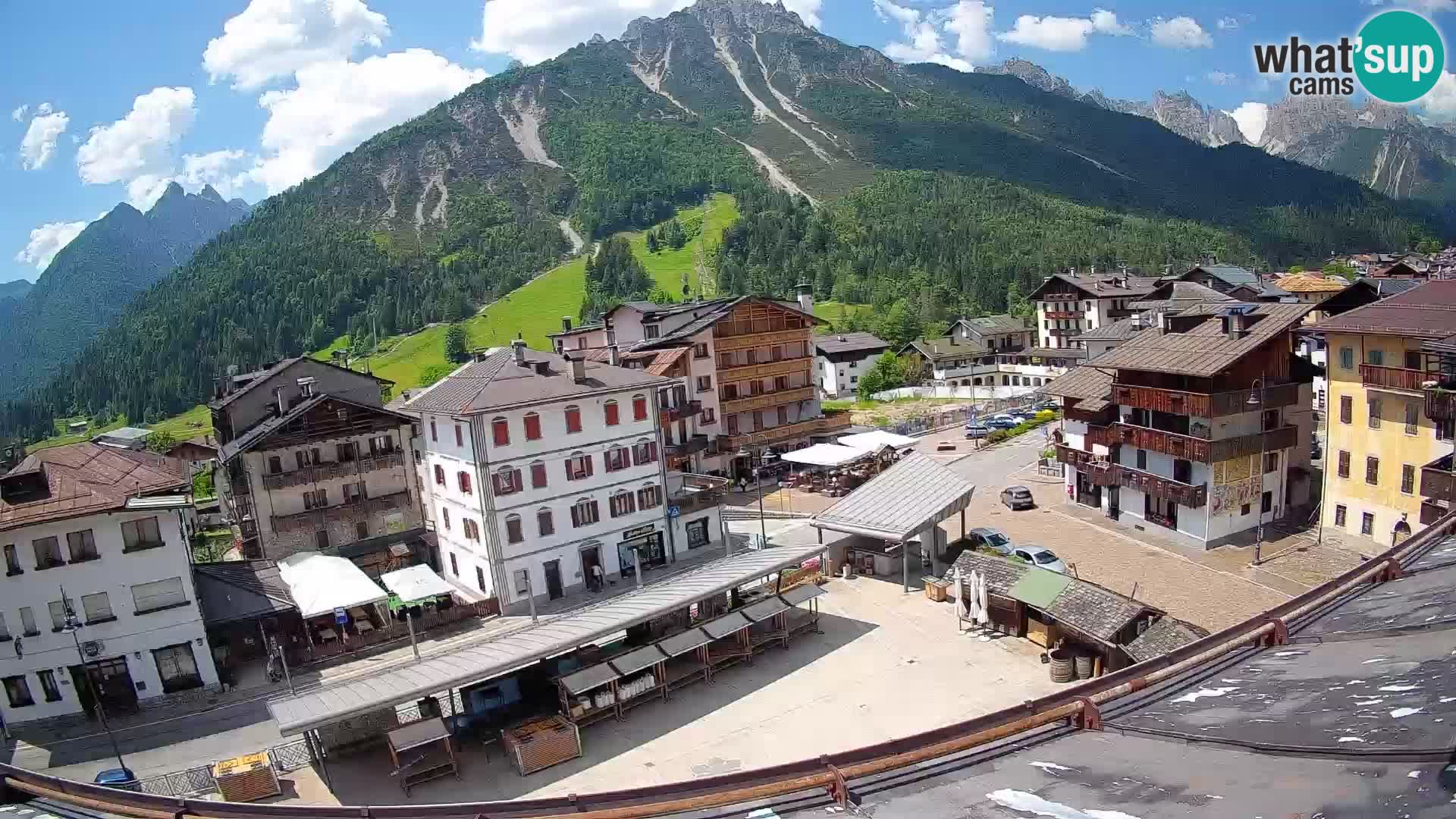 Plaza principal de Forni di Sopra