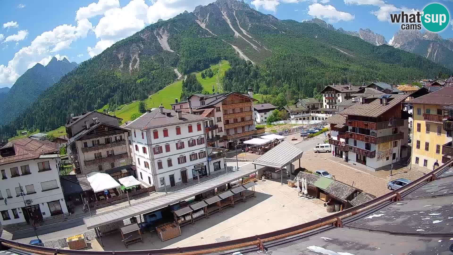Plaza principal de Forni di Sopra