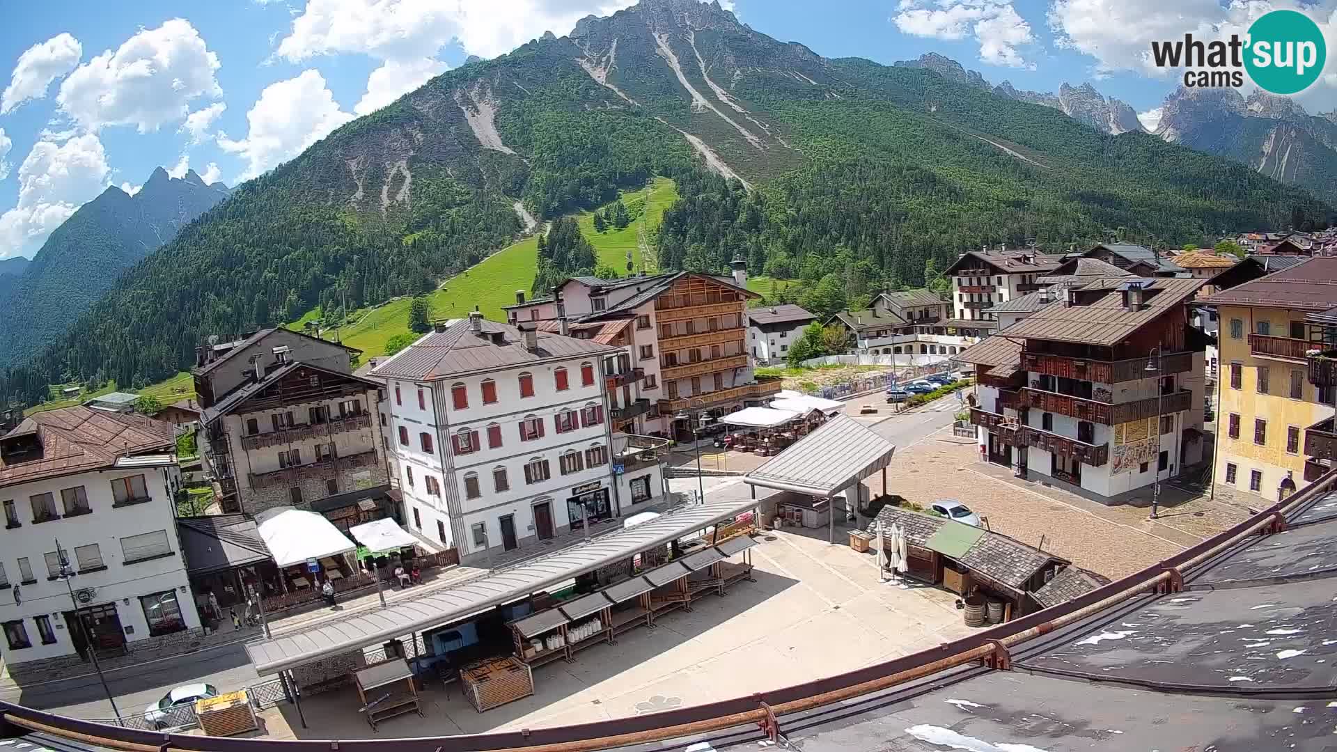 Plaza principal de Forni di Sopra
