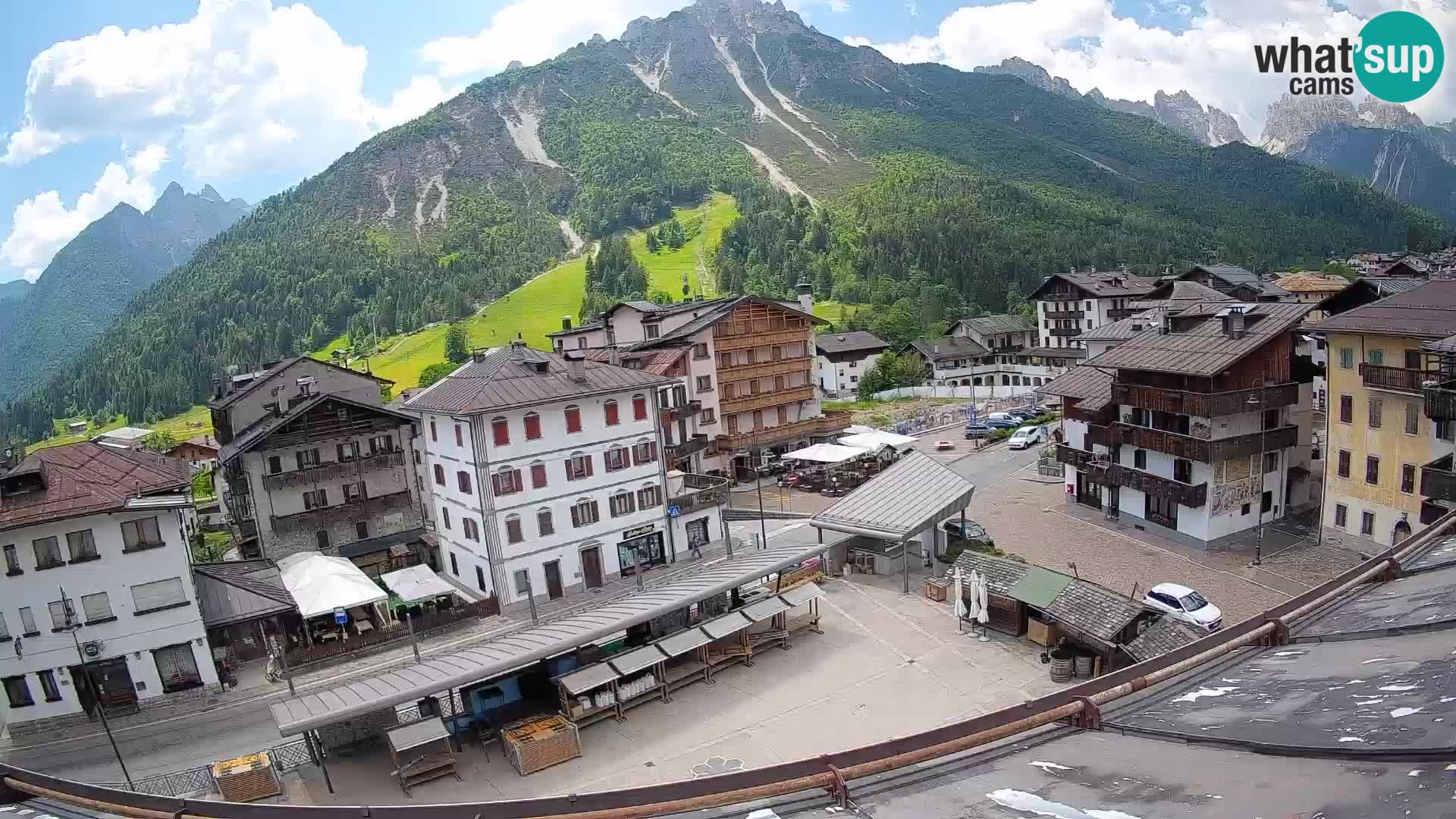 Piazza centrale di Forni di Sopra