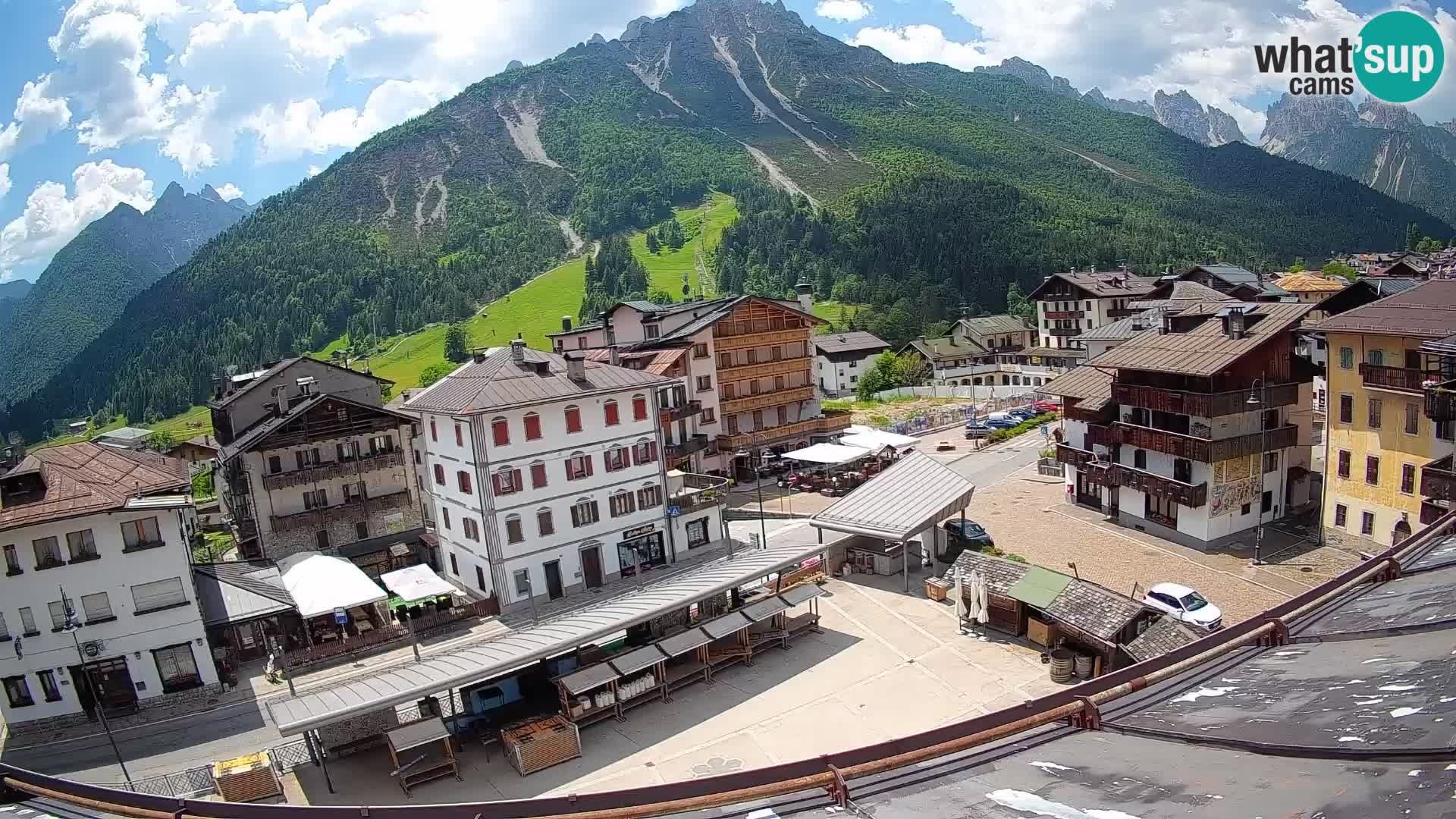 Plaza principal de Forni di Sopra