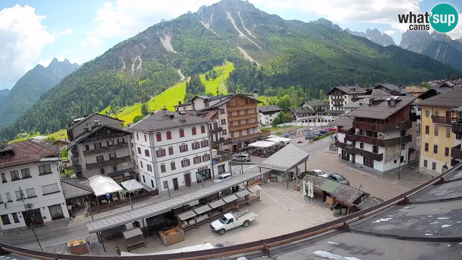 Plaza principal de Forni di Sopra