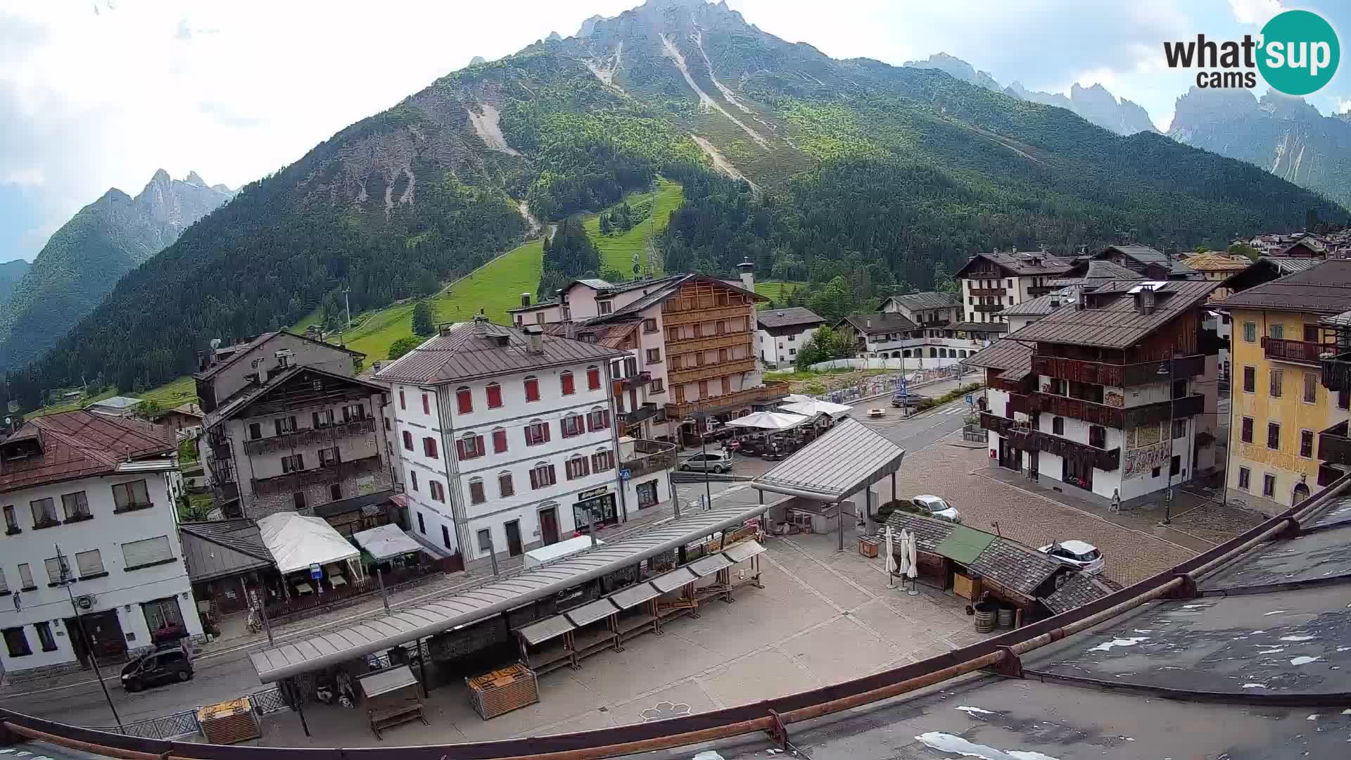 Piazza centrale di Forni di Sopra