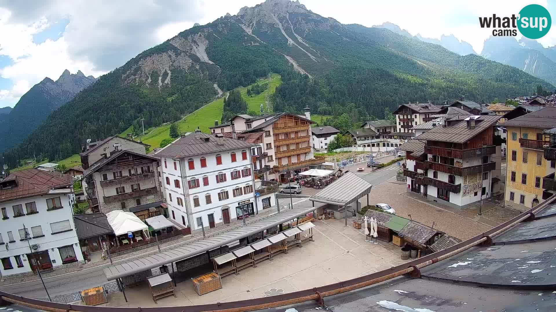 Plaza principal de Forni di Sopra