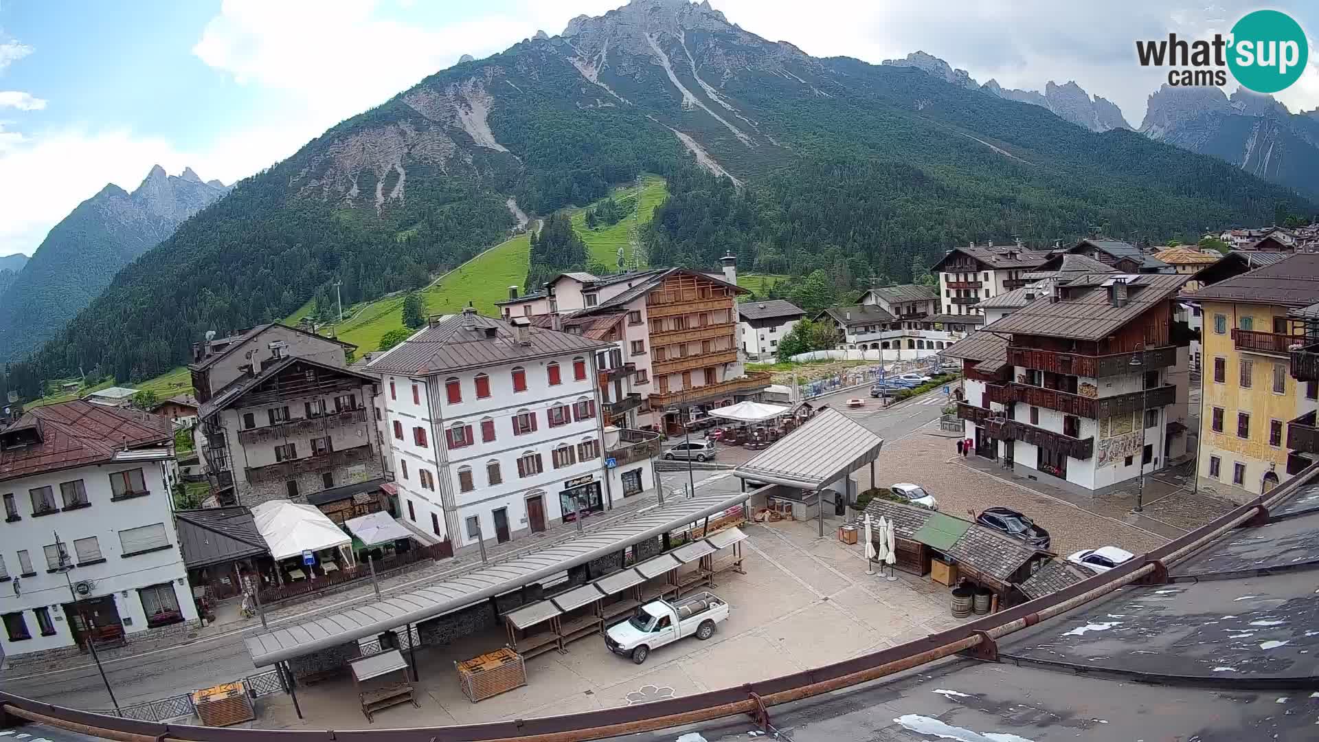 Piazza centrale di Forni di Sopra
