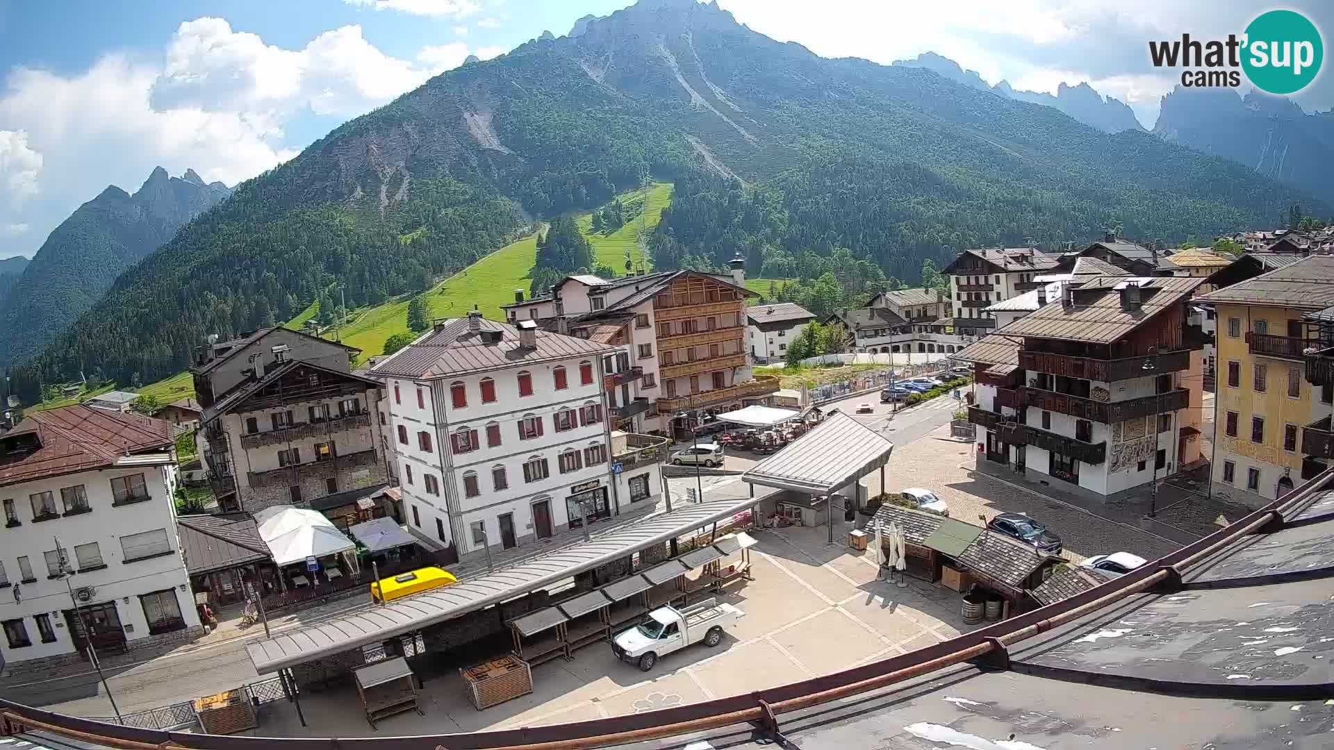 Plaza principal de Forni di Sopra