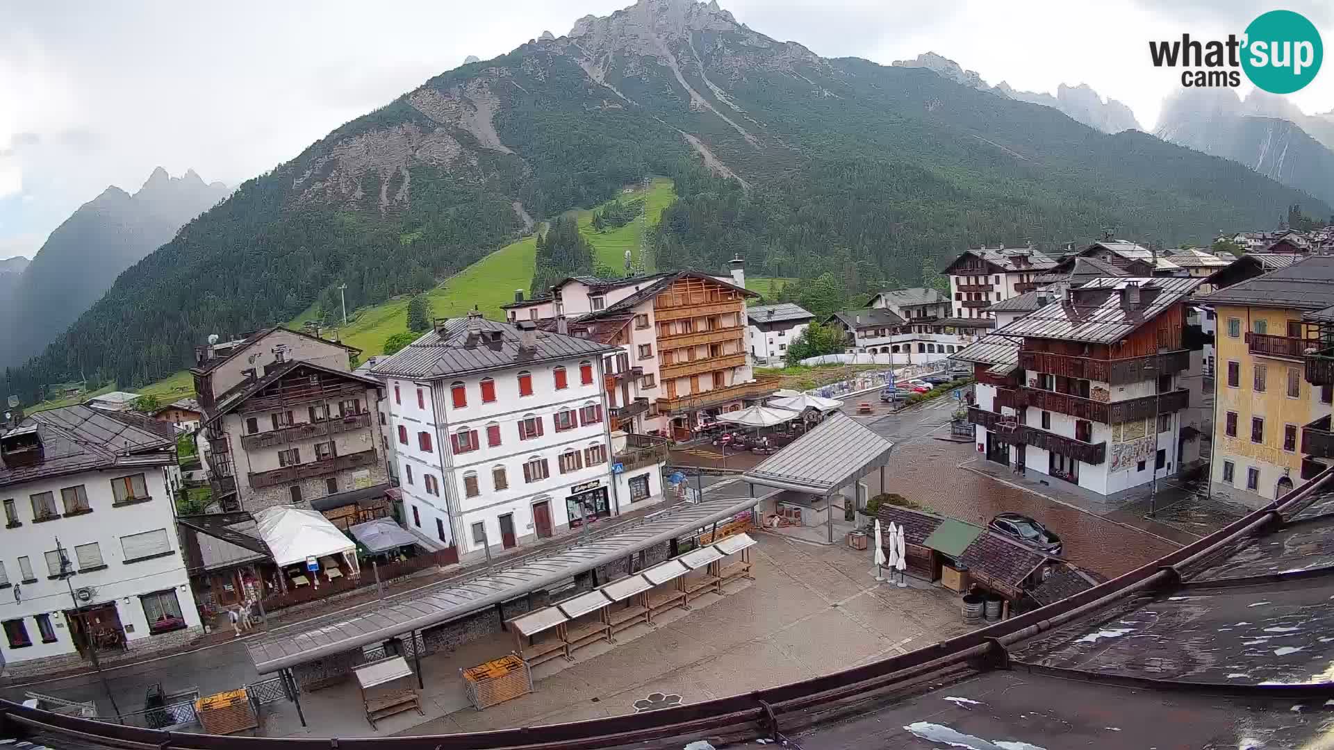 Plaza principal de Forni di Sopra