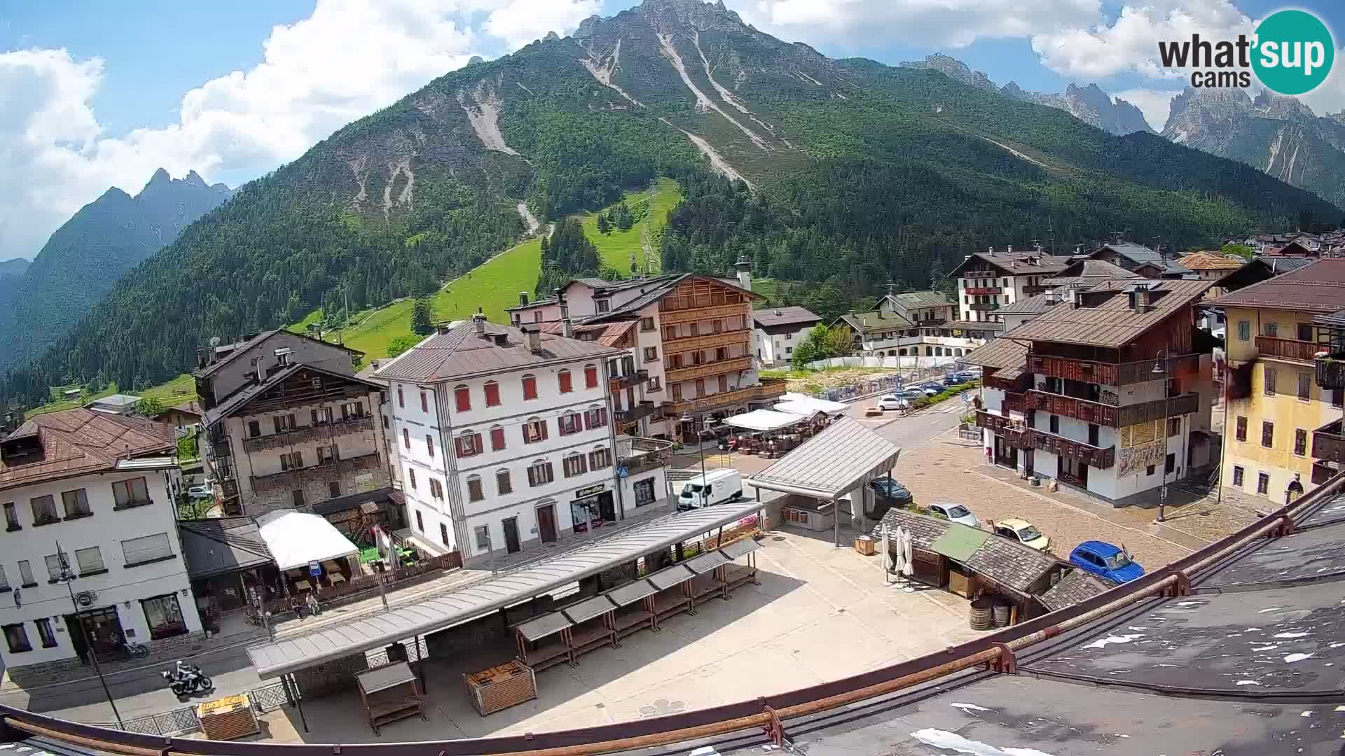Plaza principal de Forni di Sopra