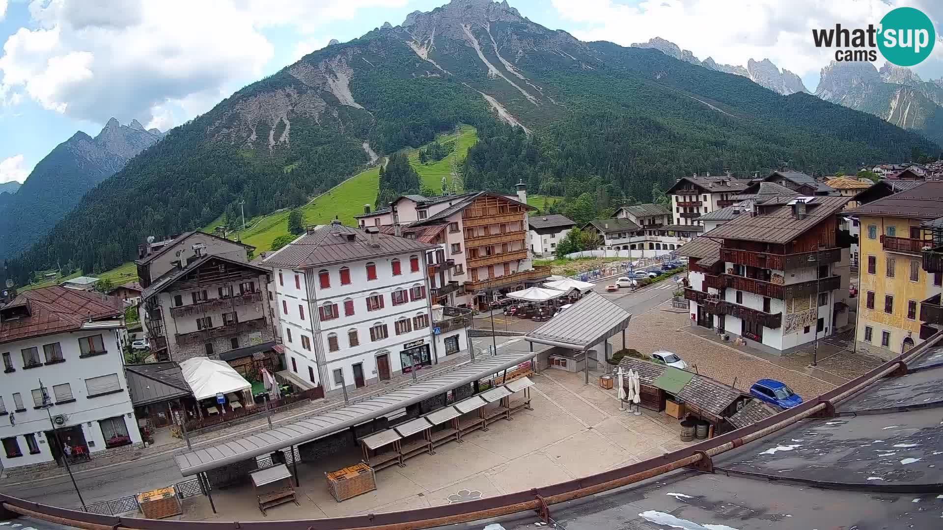 Piazza centrale di Forni di Sopra