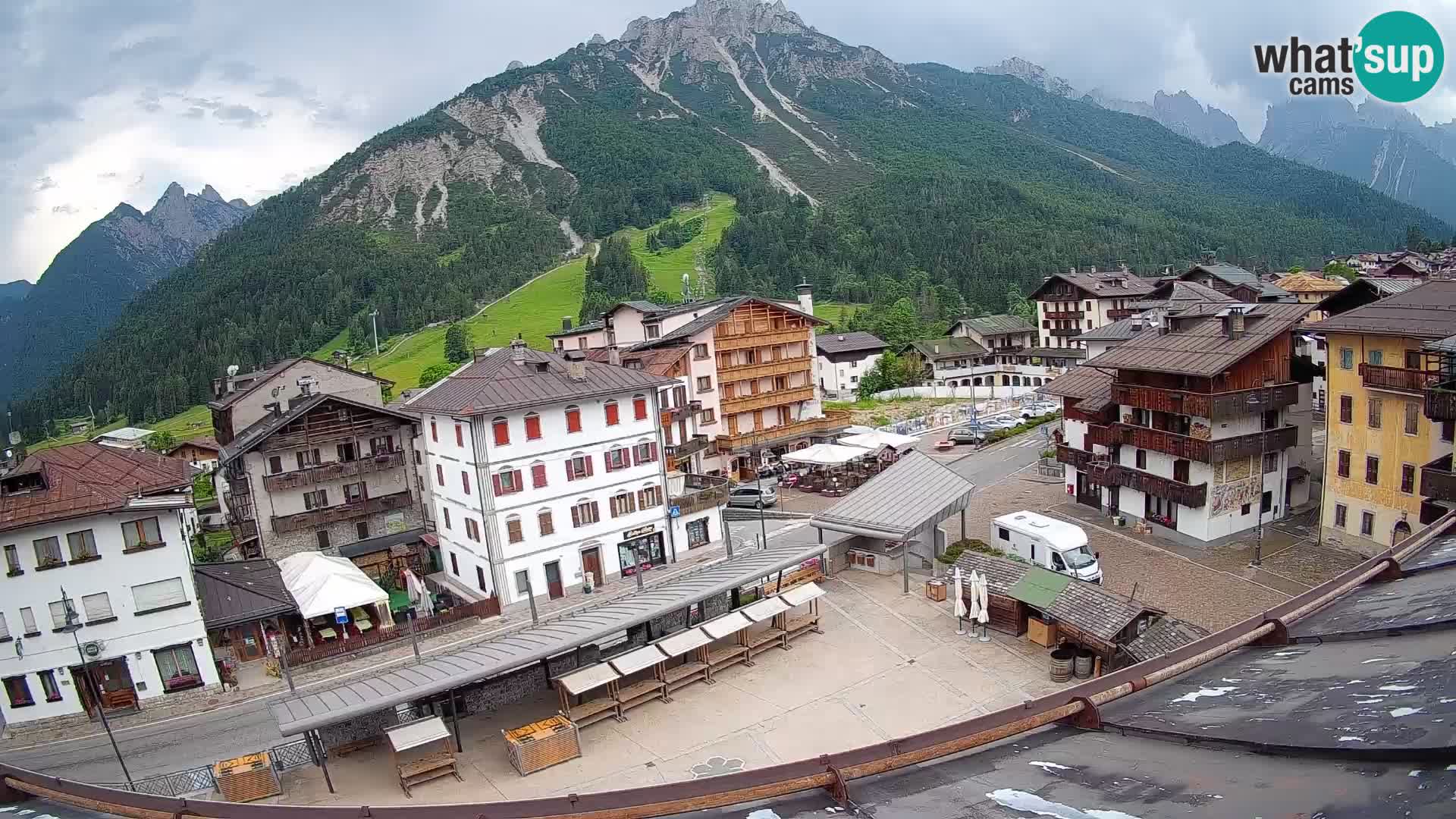 Plaza principal de Forni di Sopra