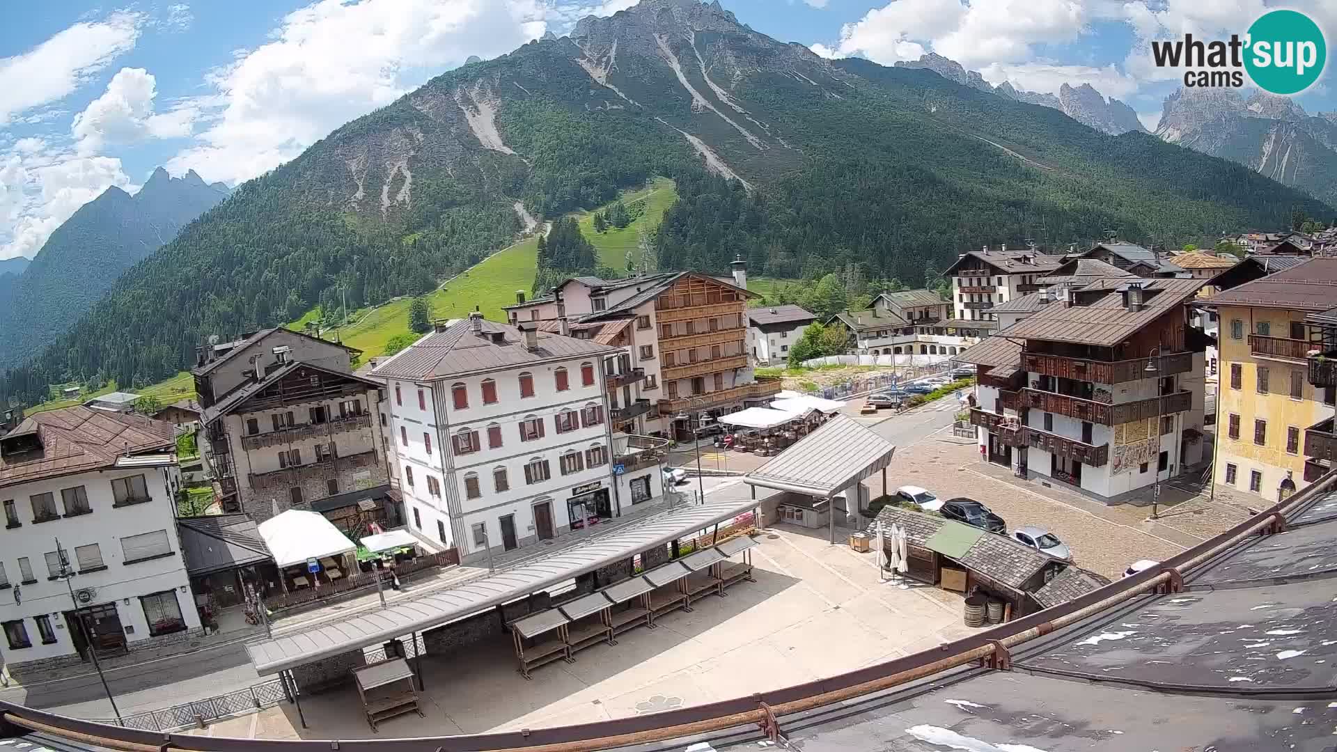 Plaza principal de Forni di Sopra