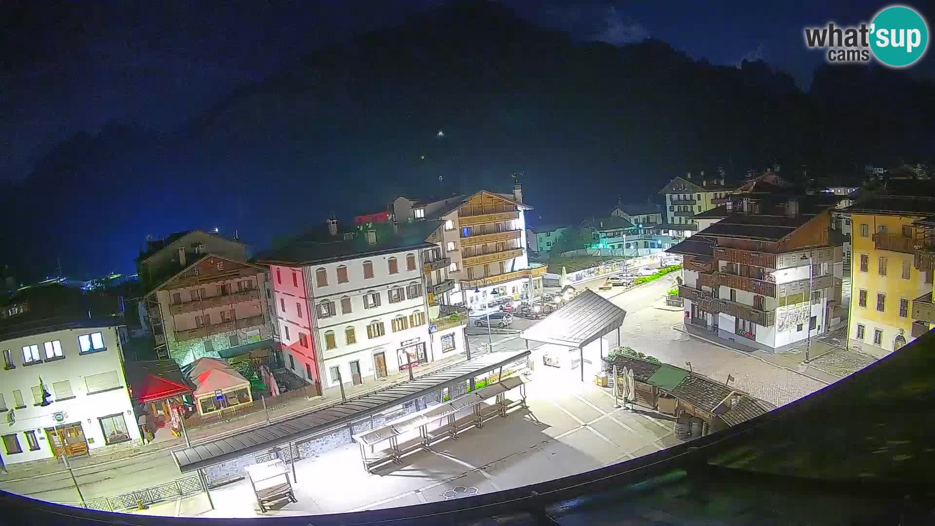 Plaza principal de Forni di Sopra