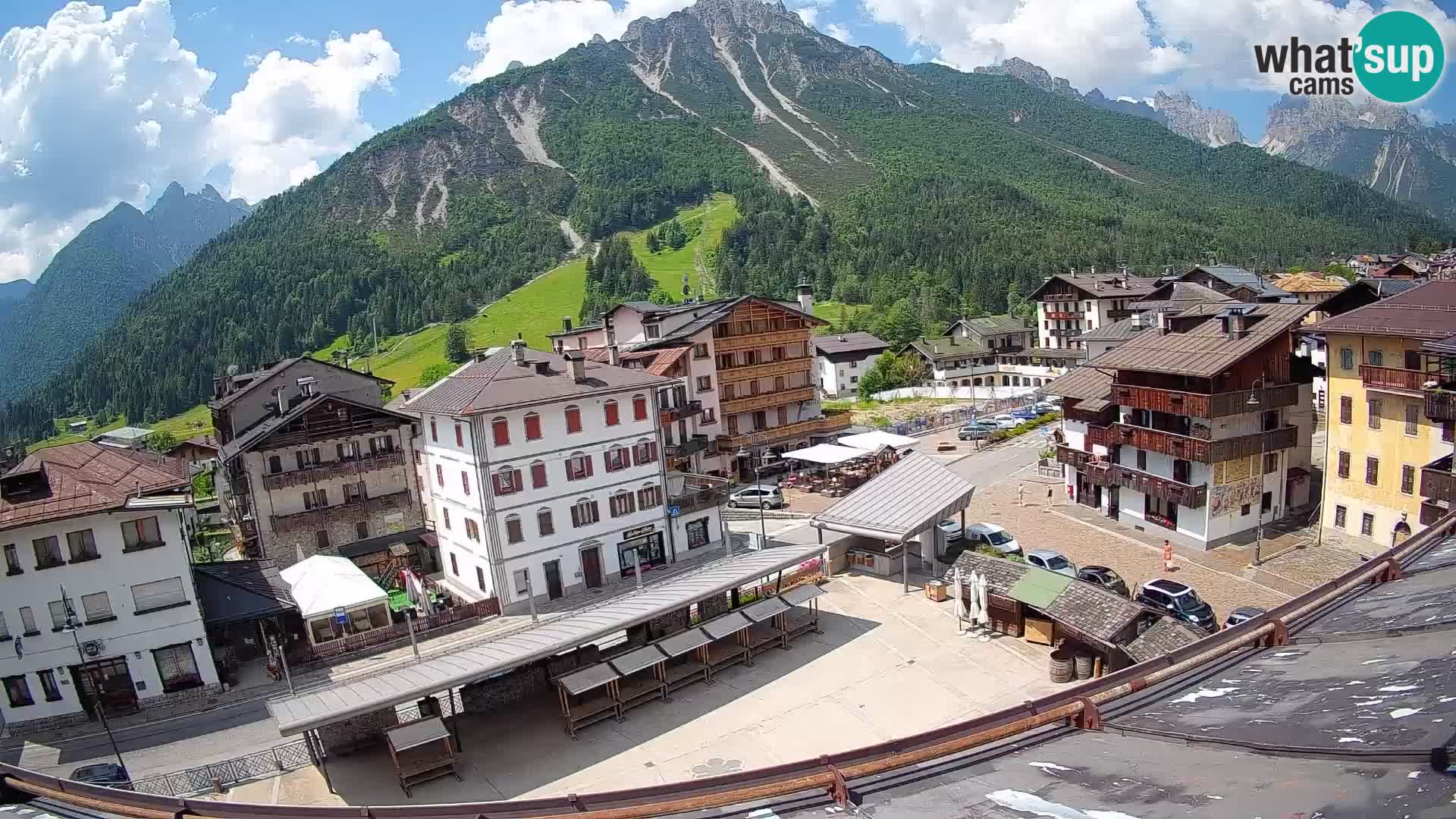 Piazza centrale di Forni di Sopra