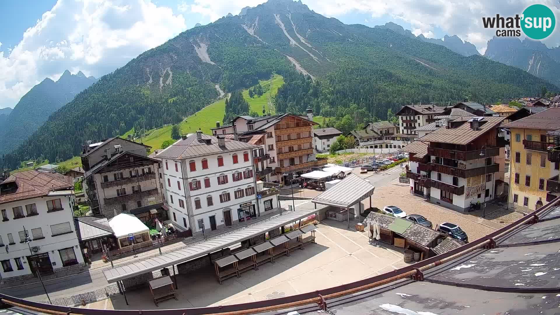 Plaza principal de Forni di Sopra
