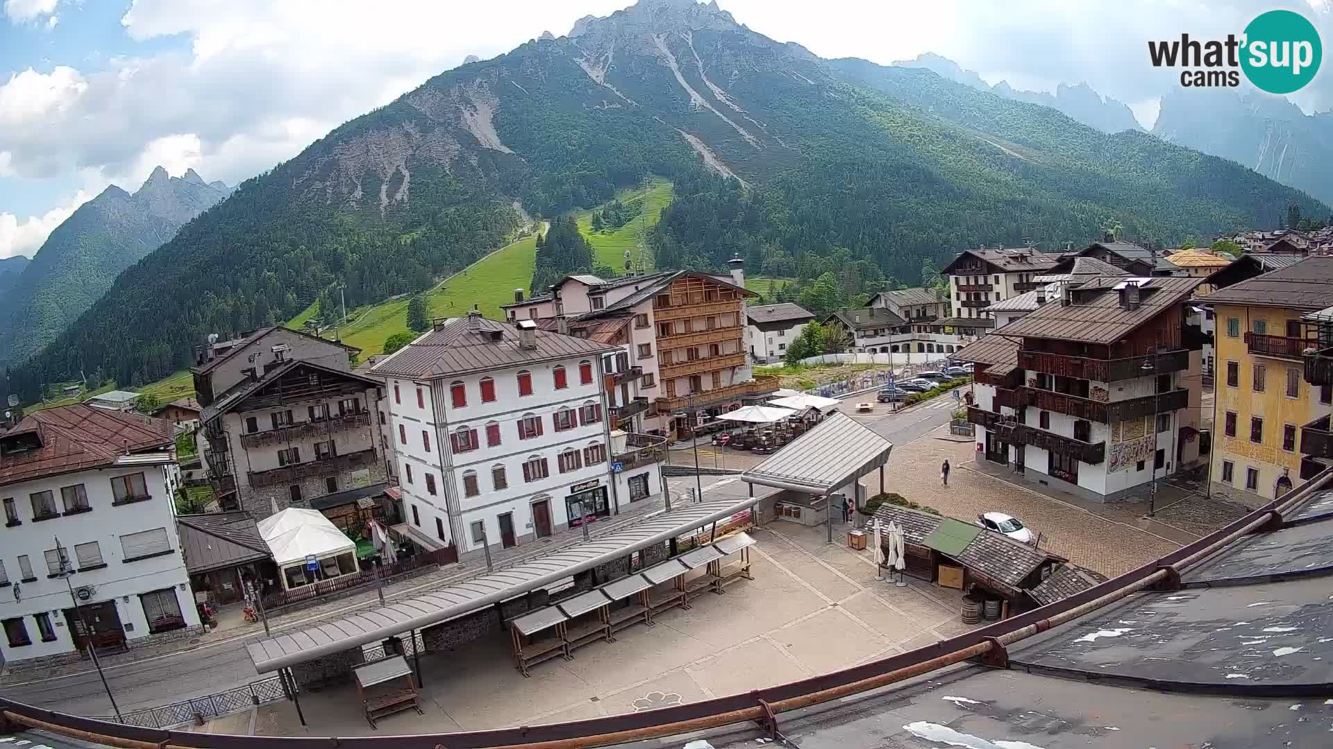 Plaza principal de Forni di Sopra