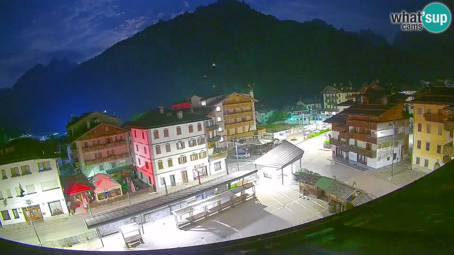 Piazza centrale di Forni di Sopra