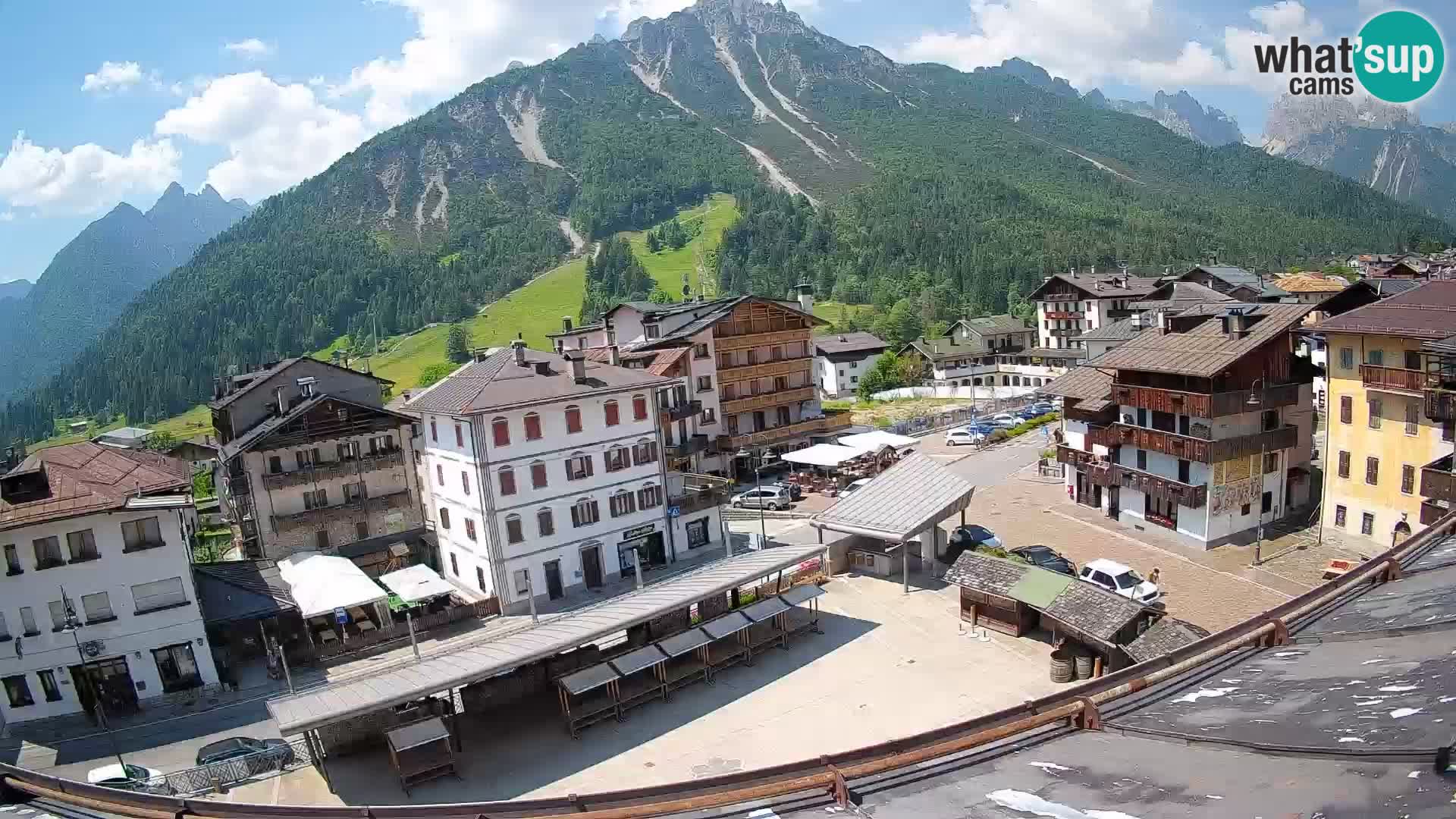 Plaza principal de Forni di Sopra