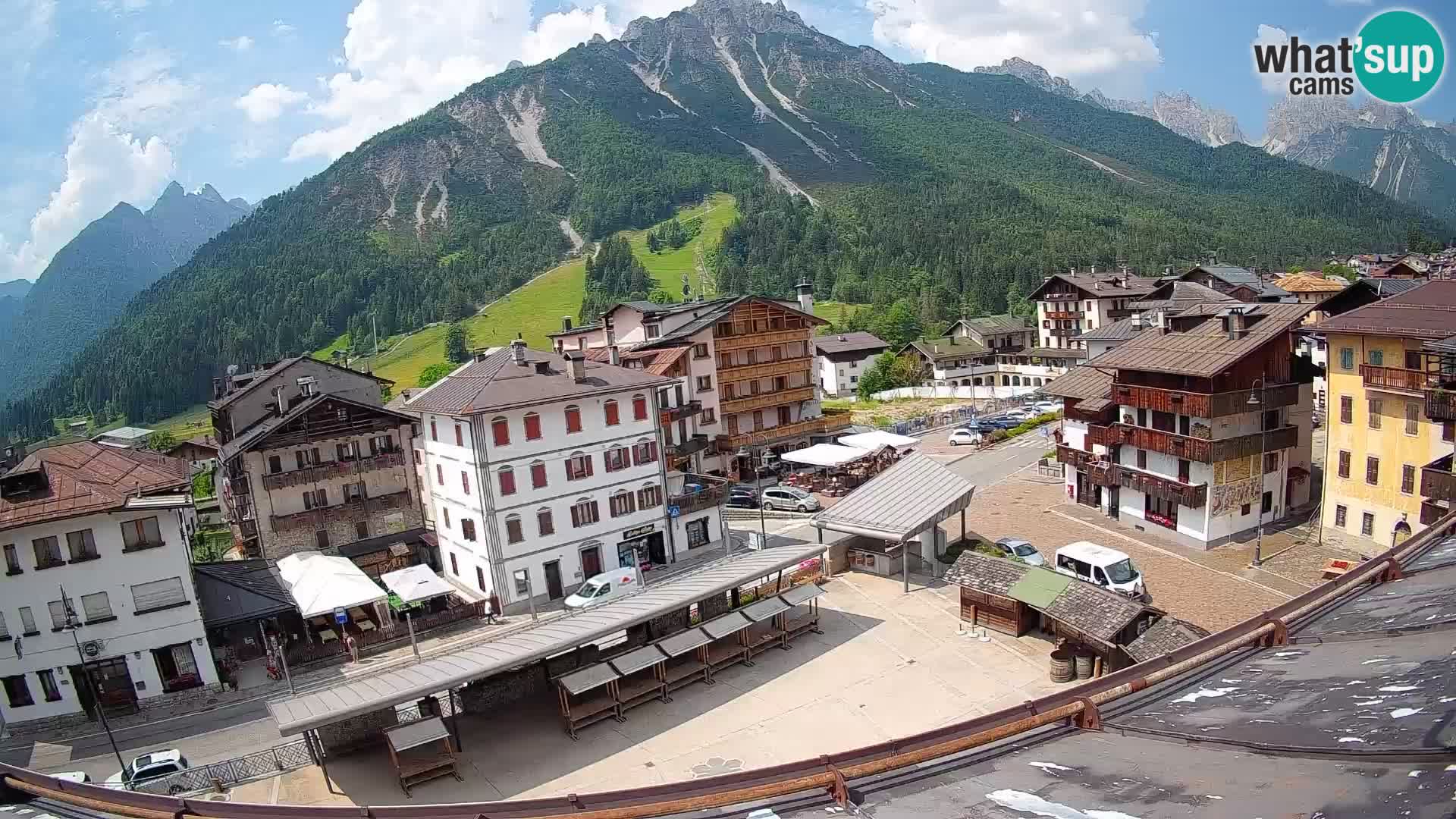 Piazza centrale di Forni di Sopra