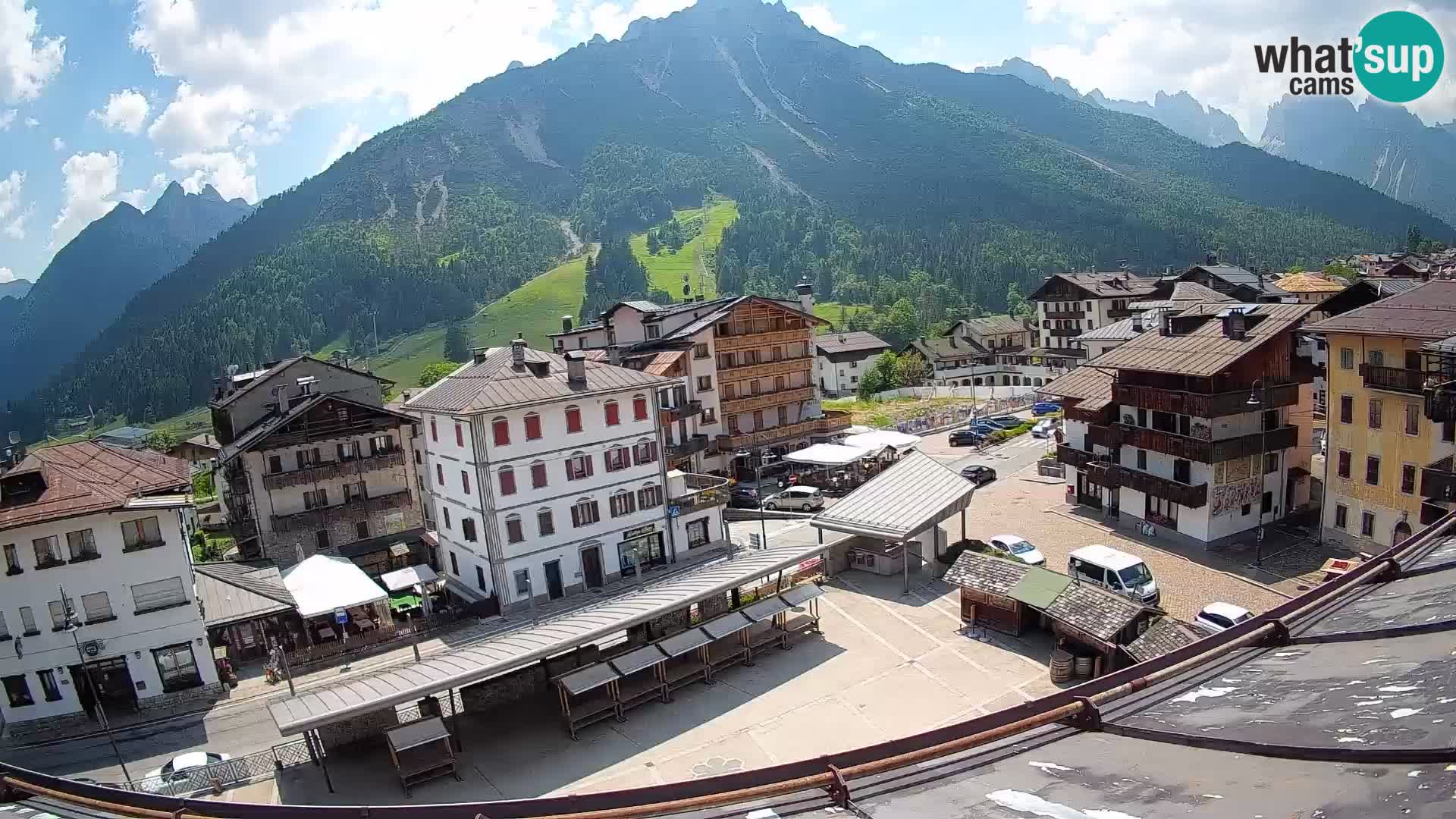 Plaza principal de Forni di Sopra